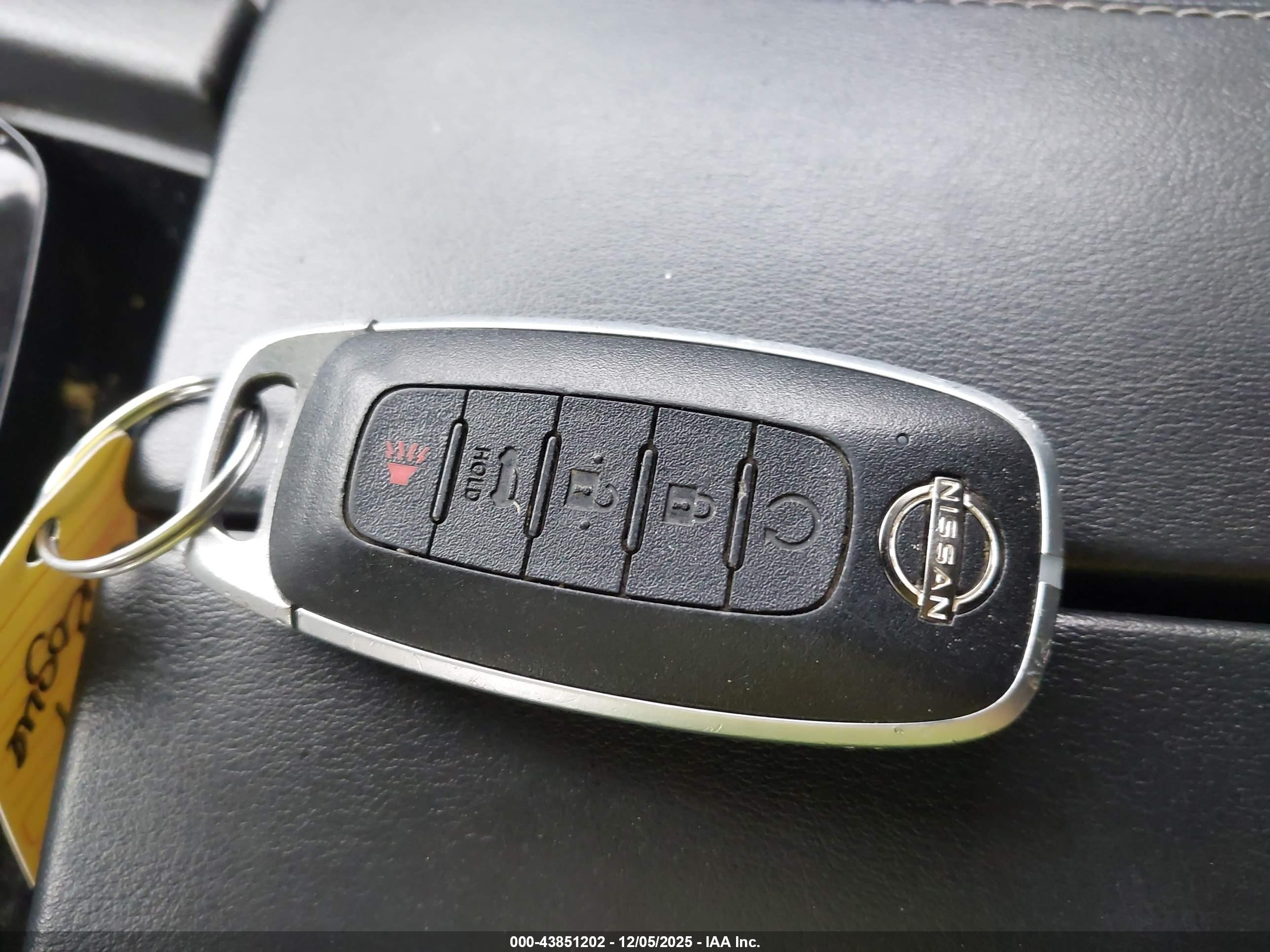 NISSAN ROGUE image 11