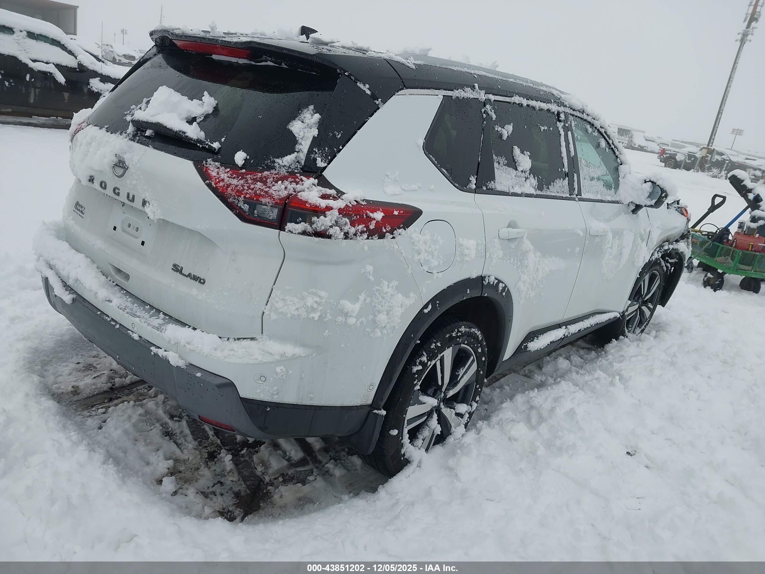 NISSAN ROGUE image 4