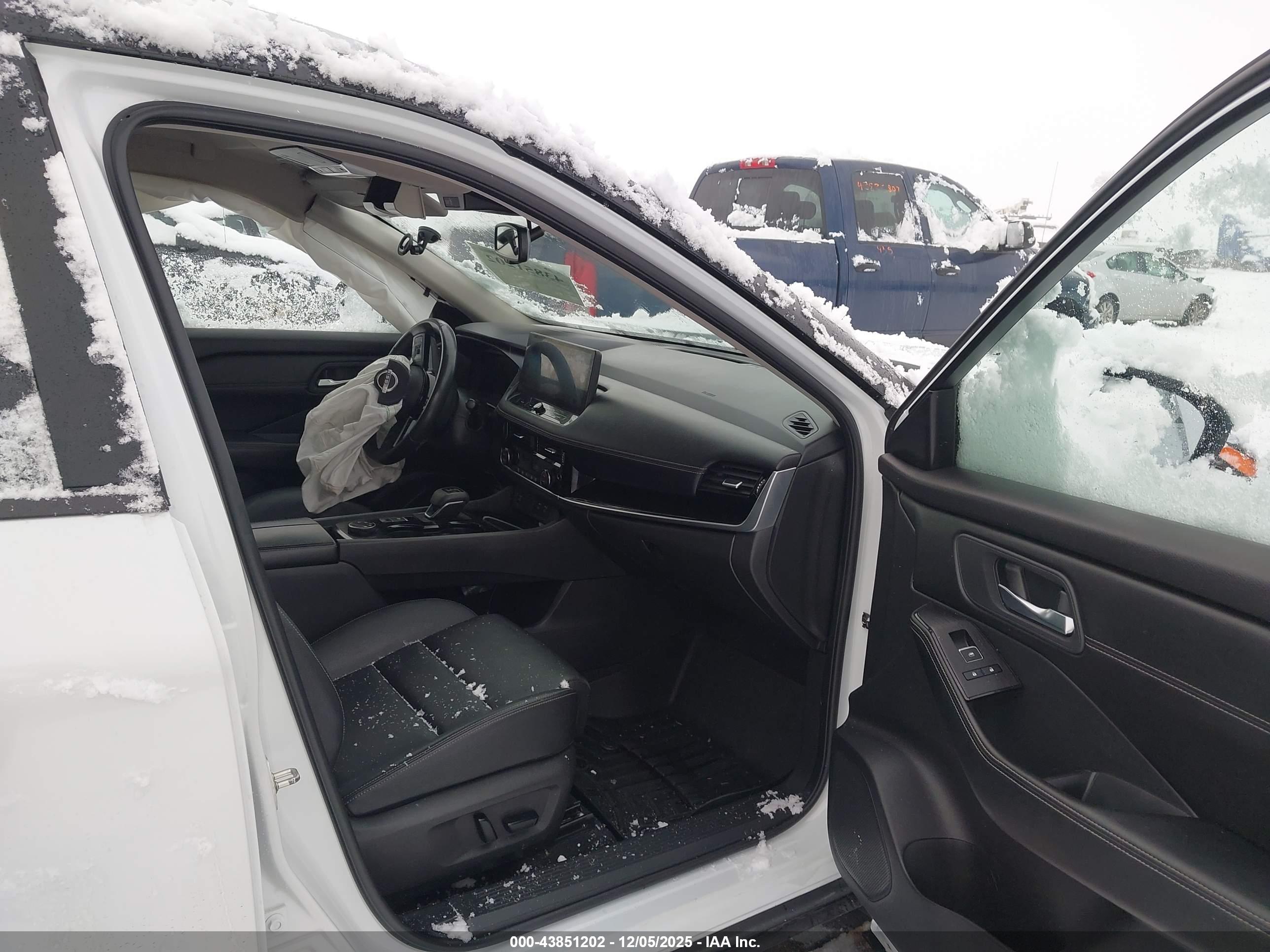 NISSAN ROGUE image 5