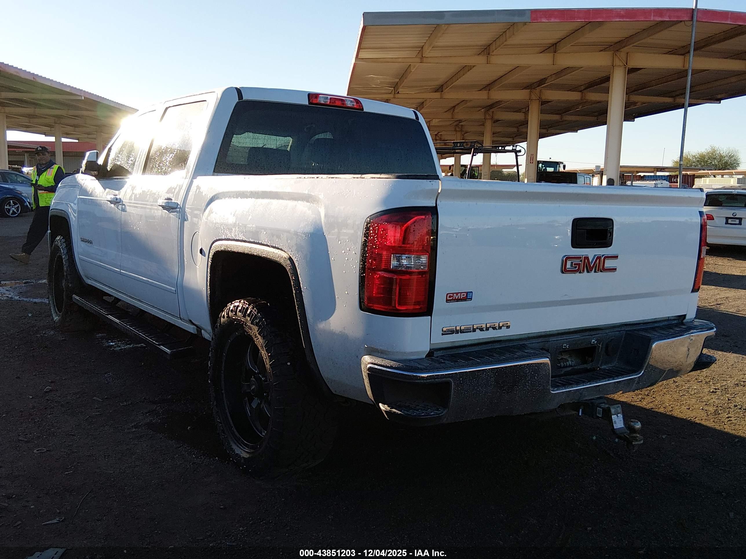 GMC SIERRA image 3
