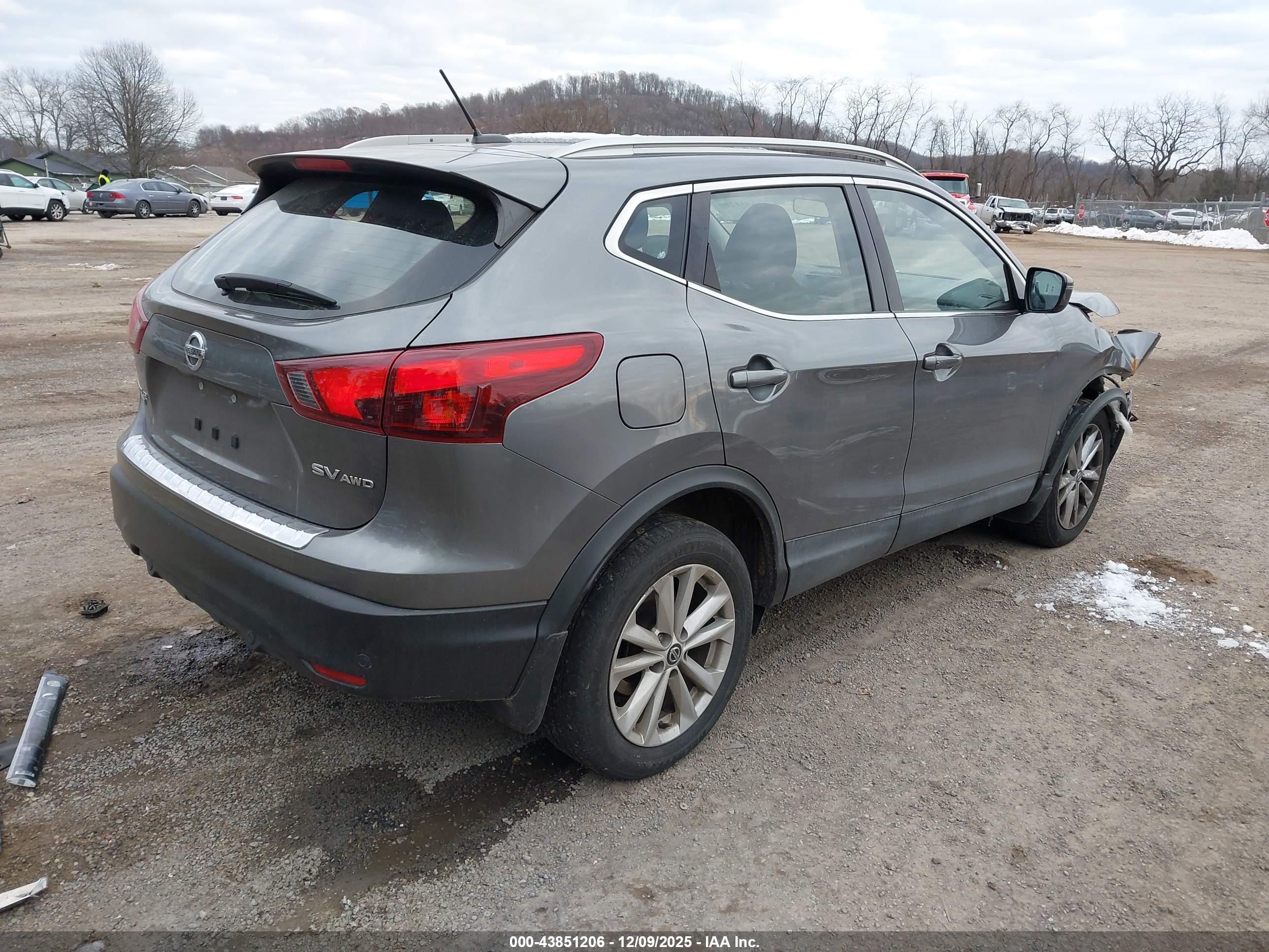 NISSAN ROGUE image 4