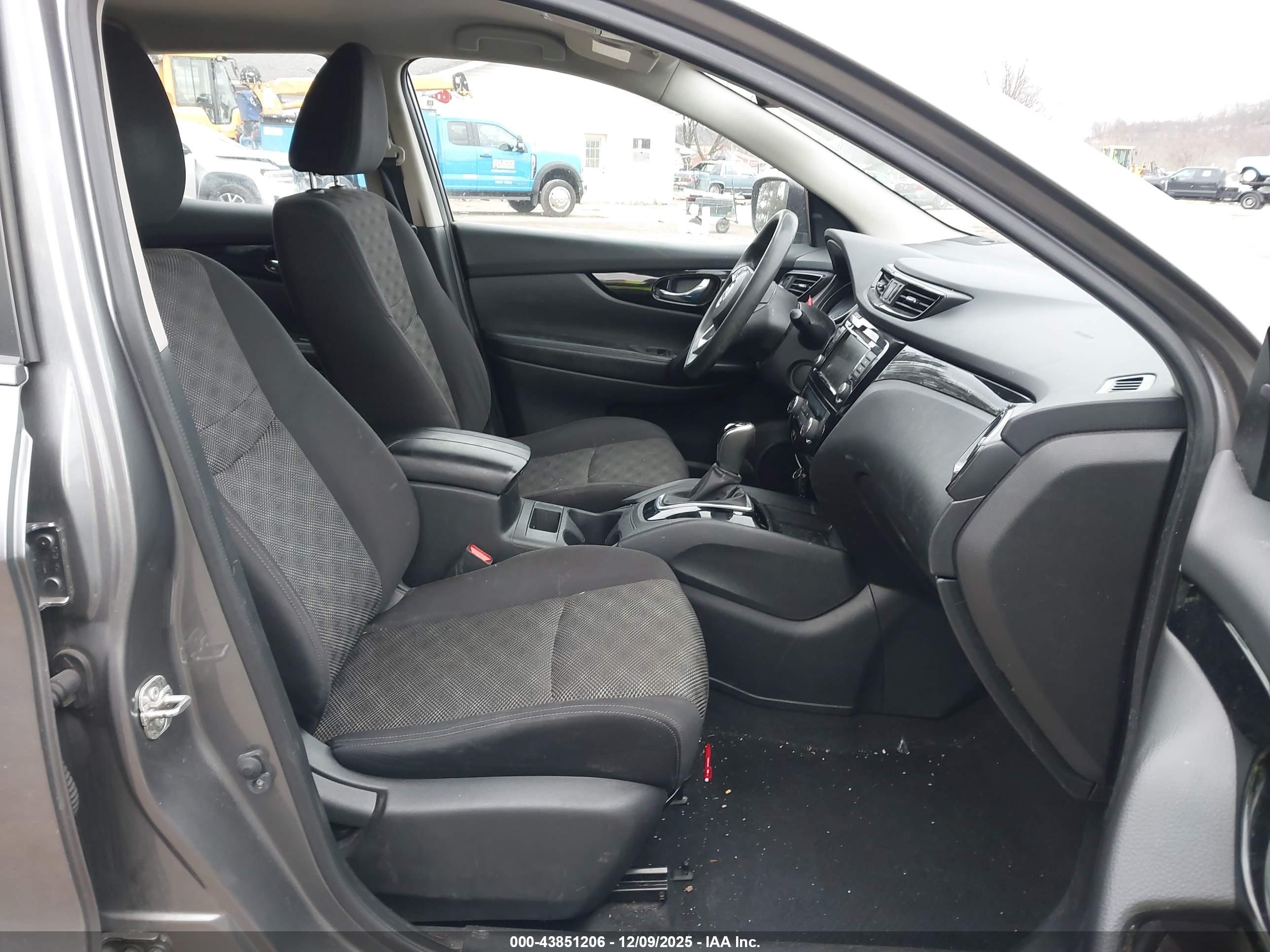 NISSAN ROGUE image 5