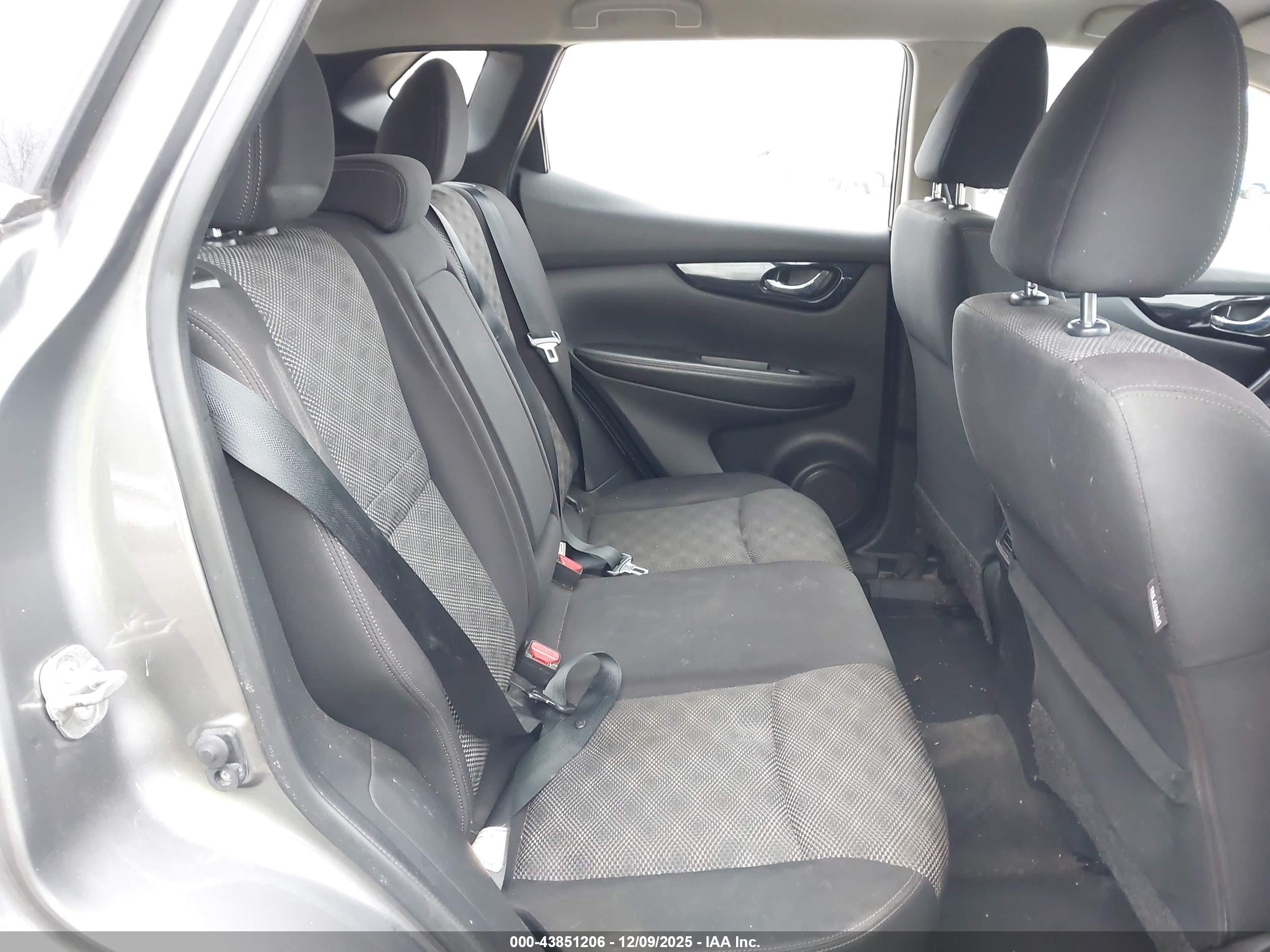 NISSAN ROGUE image 8