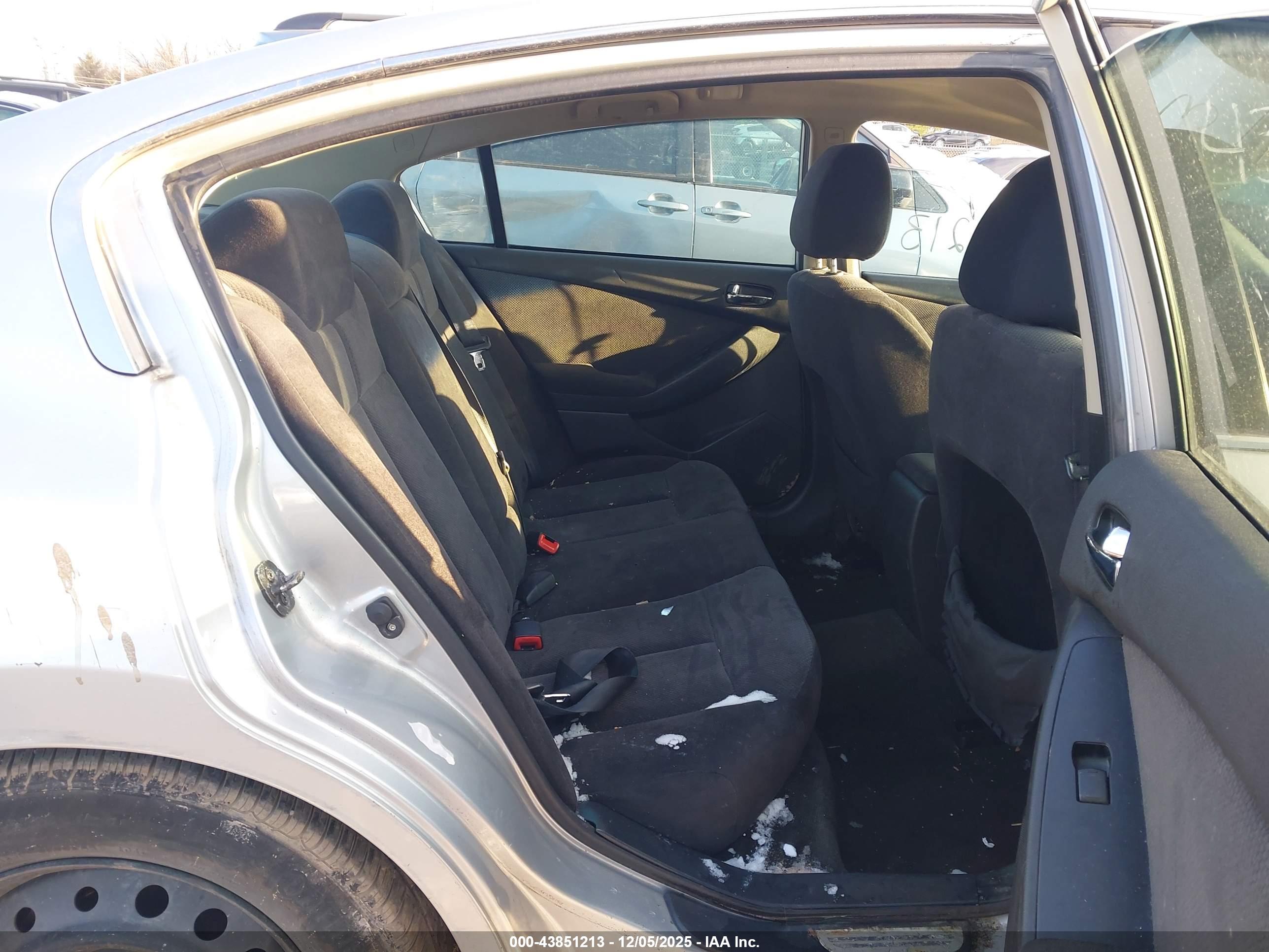 NISSAN ALTIMA image 8