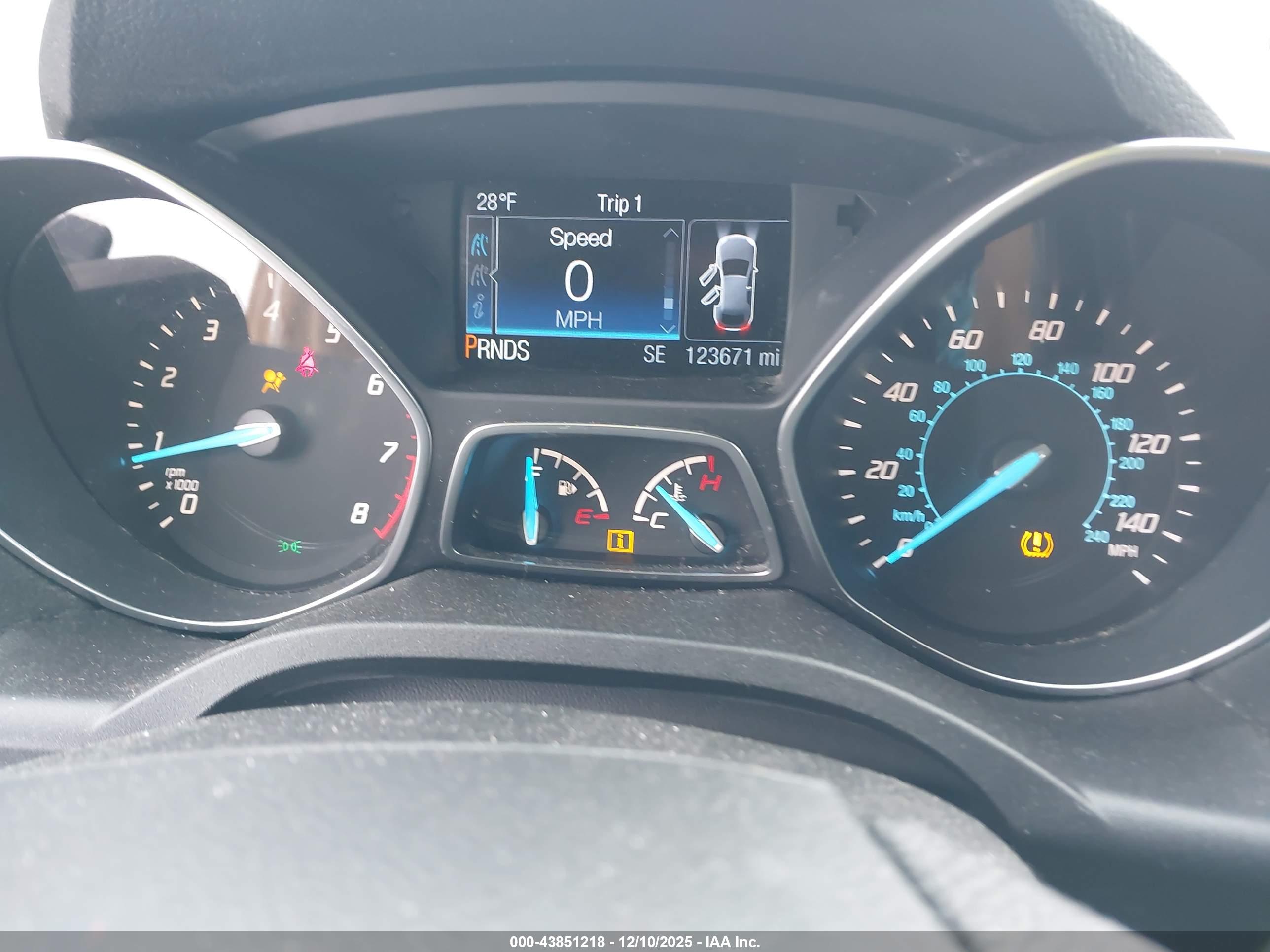 FORD ESCAPE image 7
