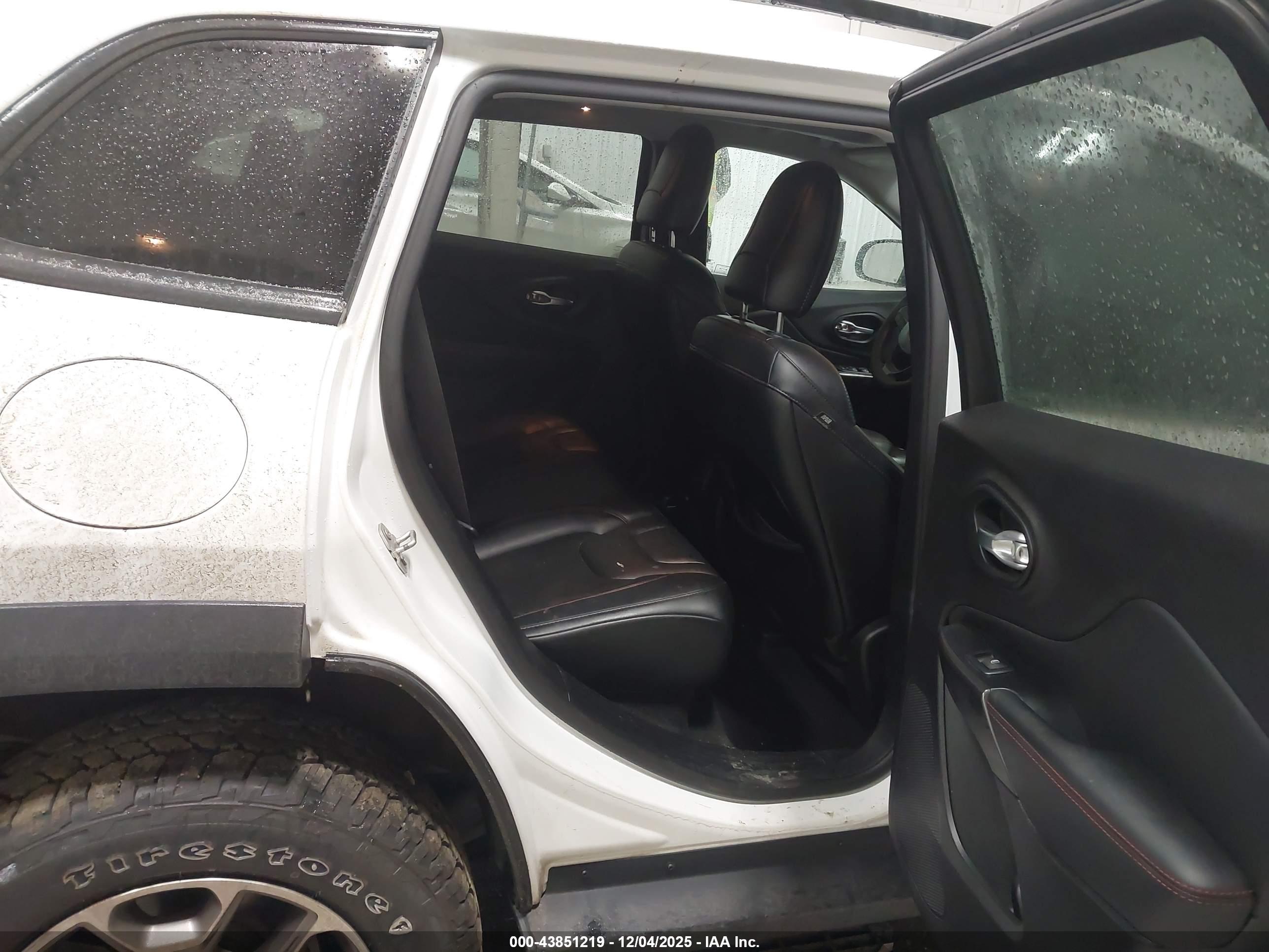 JEEP CHEROKEE image 8