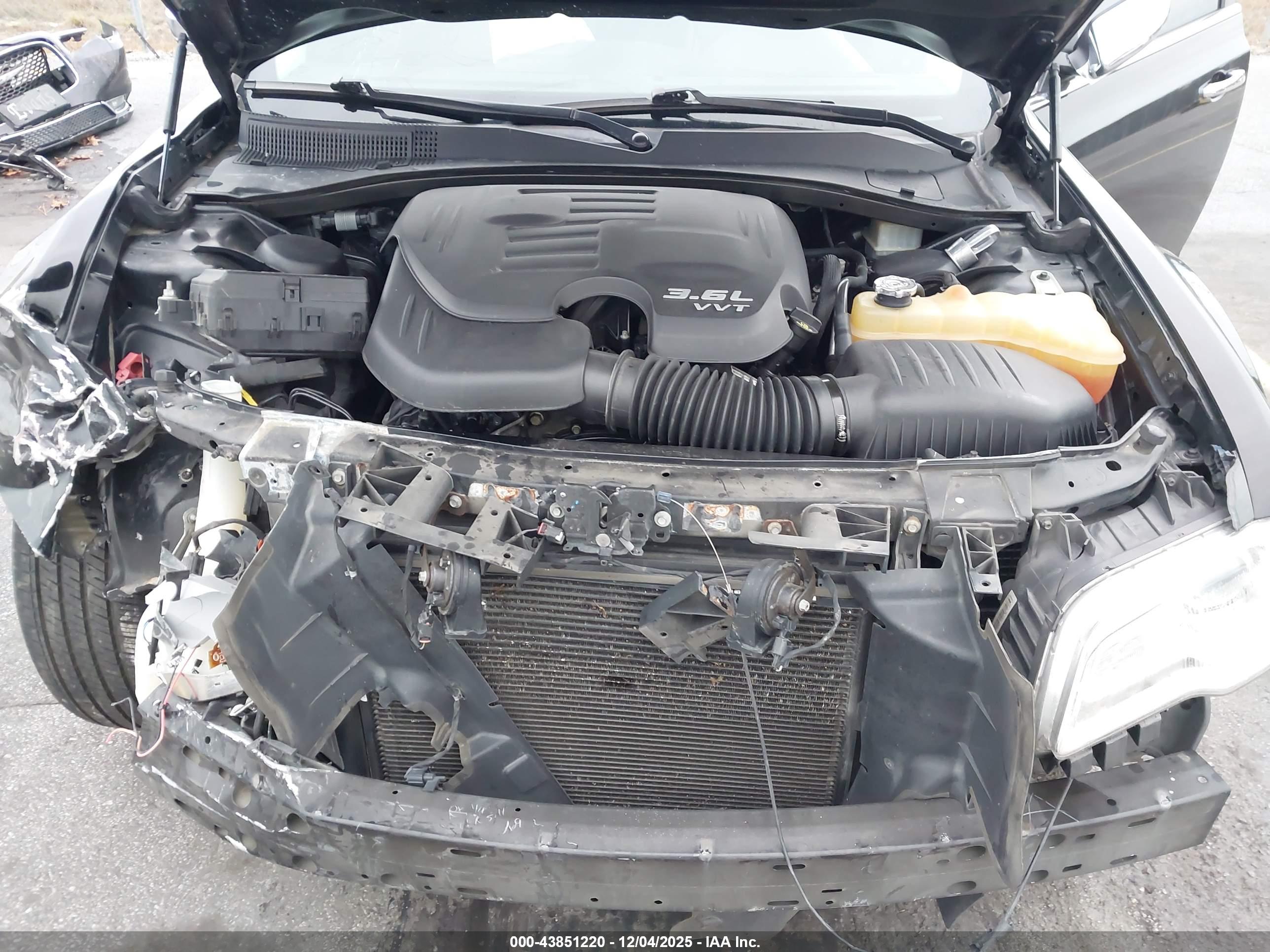 CHRYSLER 300 image 10