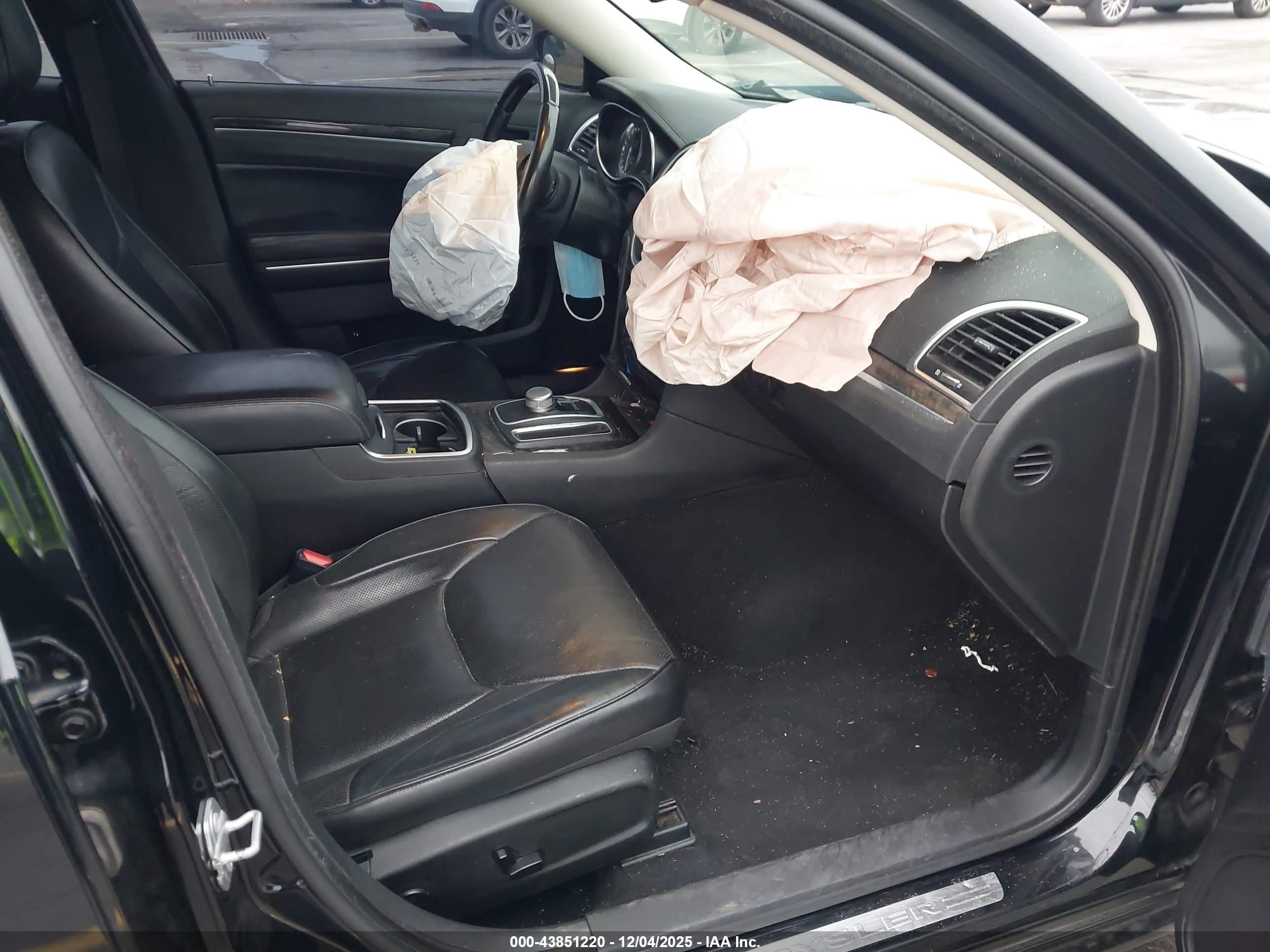 CHRYSLER 300 image 5