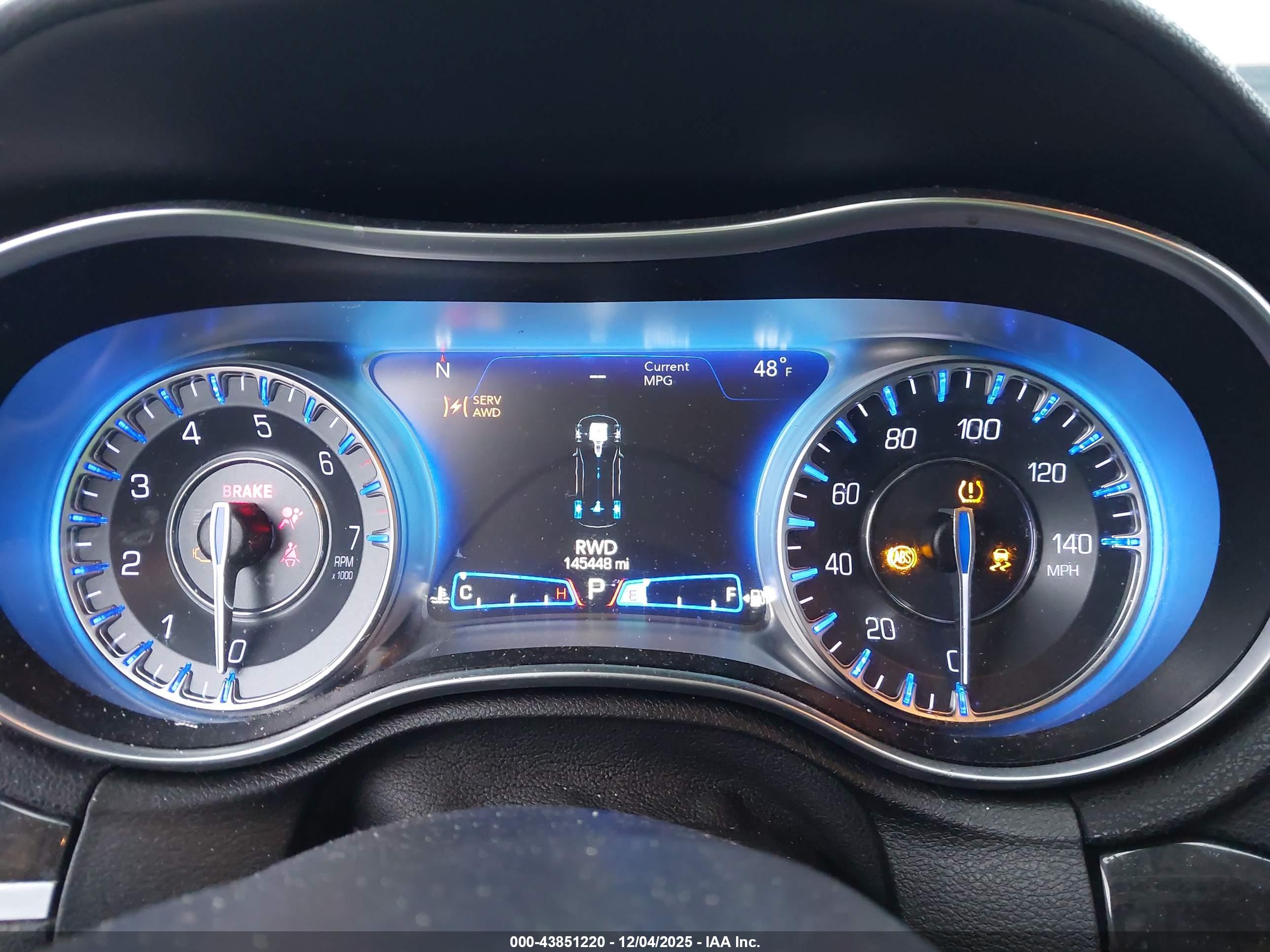 CHRYSLER 300 image 7