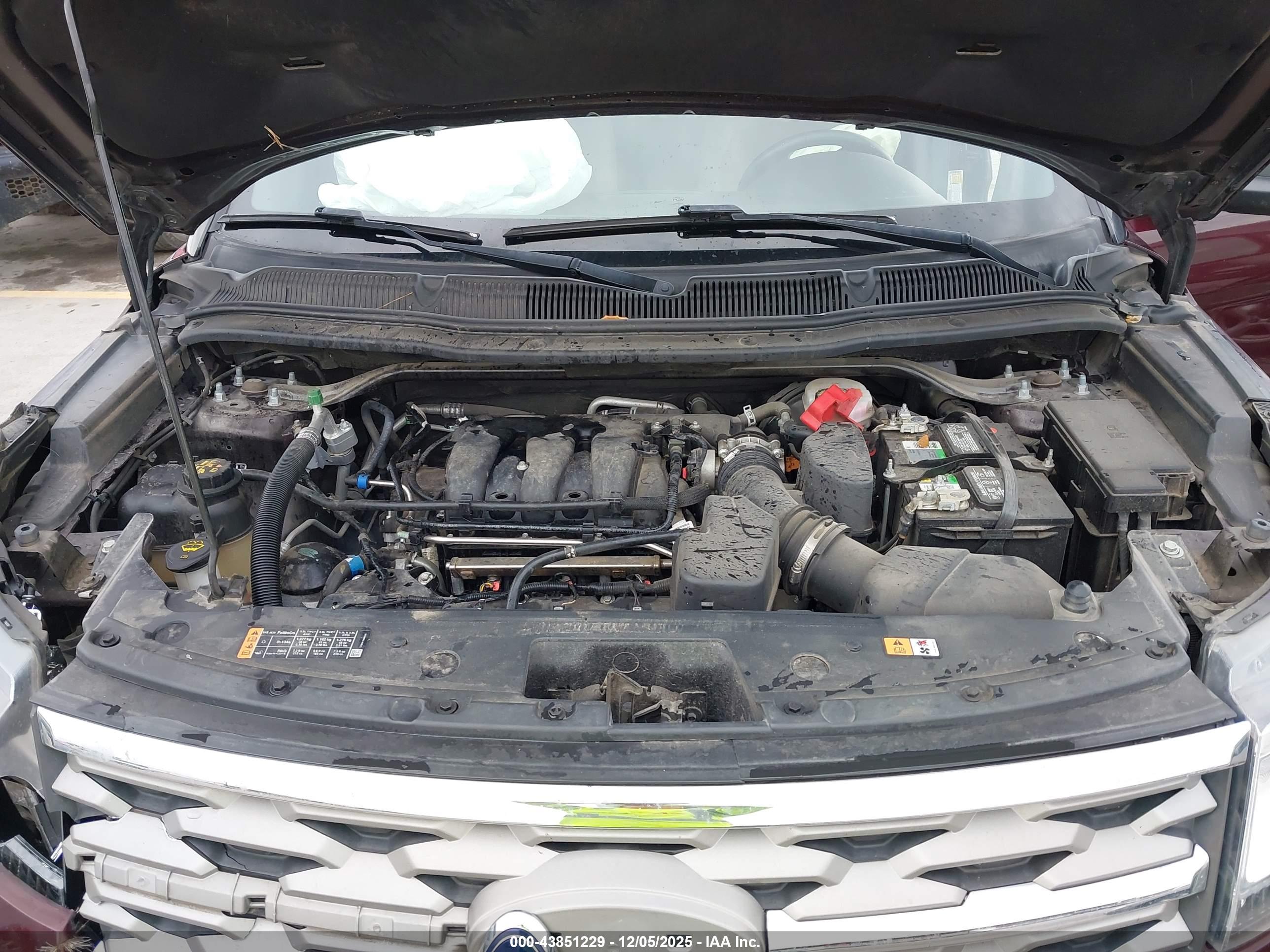 FORD EXPLORER image 10