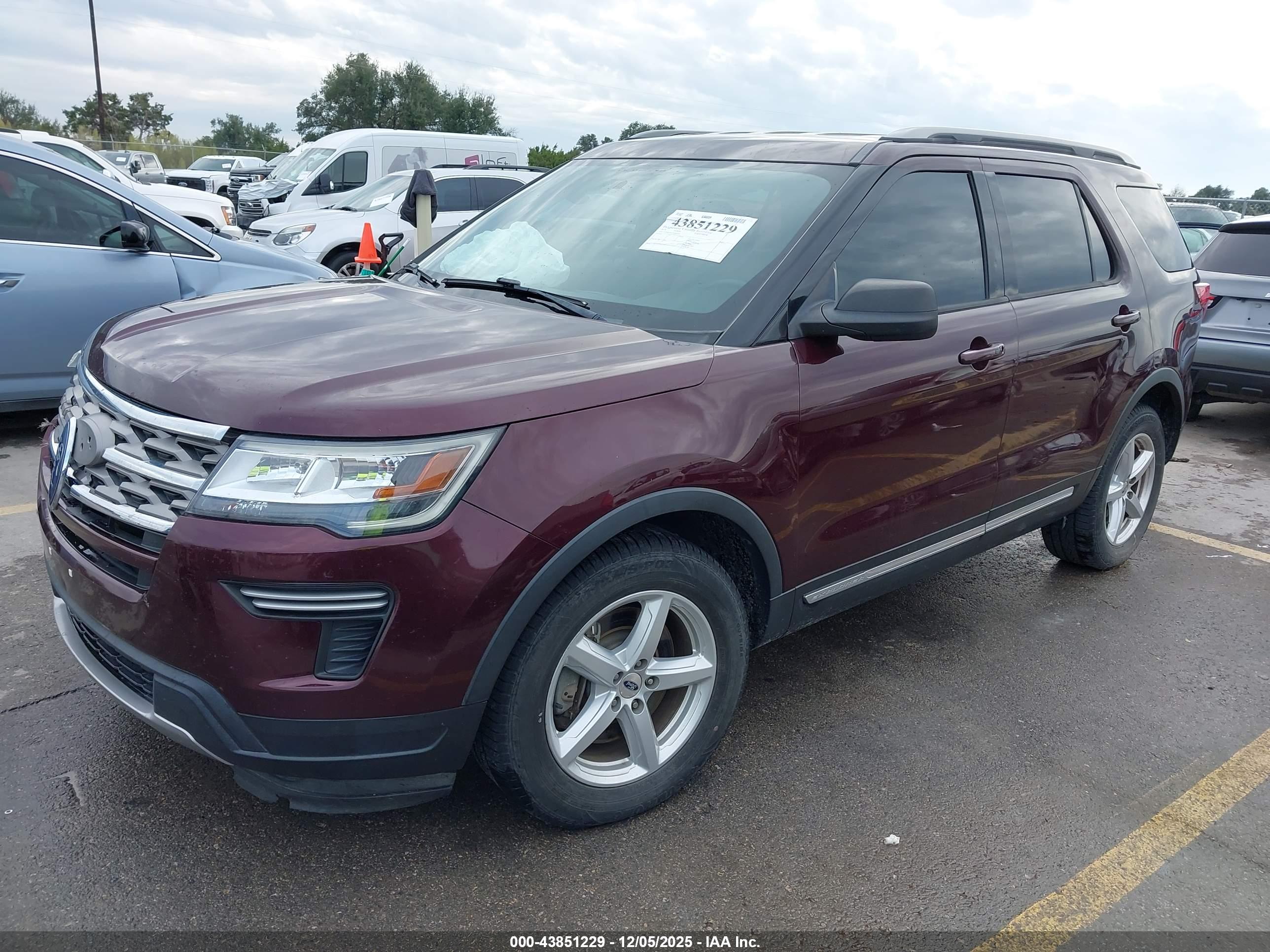 FORD EXPLORER image 2