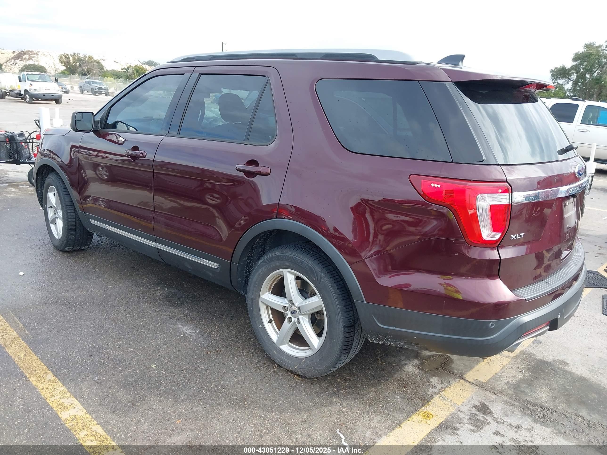 FORD EXPLORER image 3