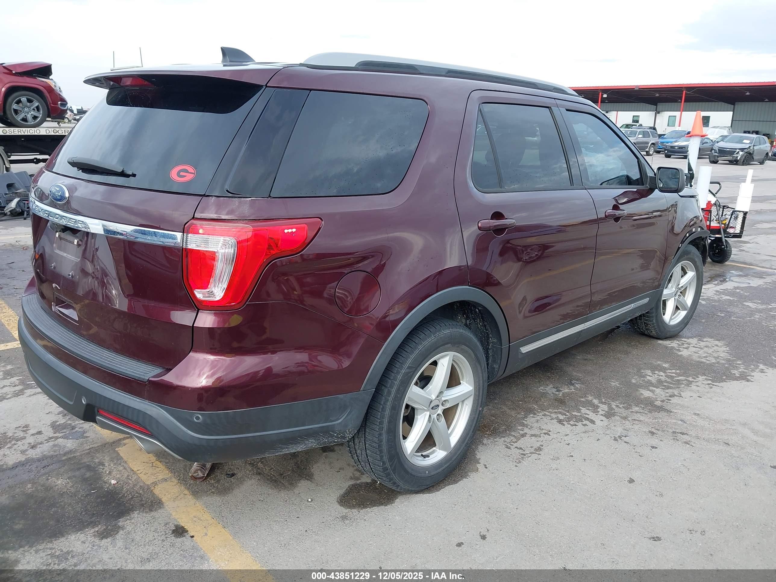 FORD EXPLORER image 4