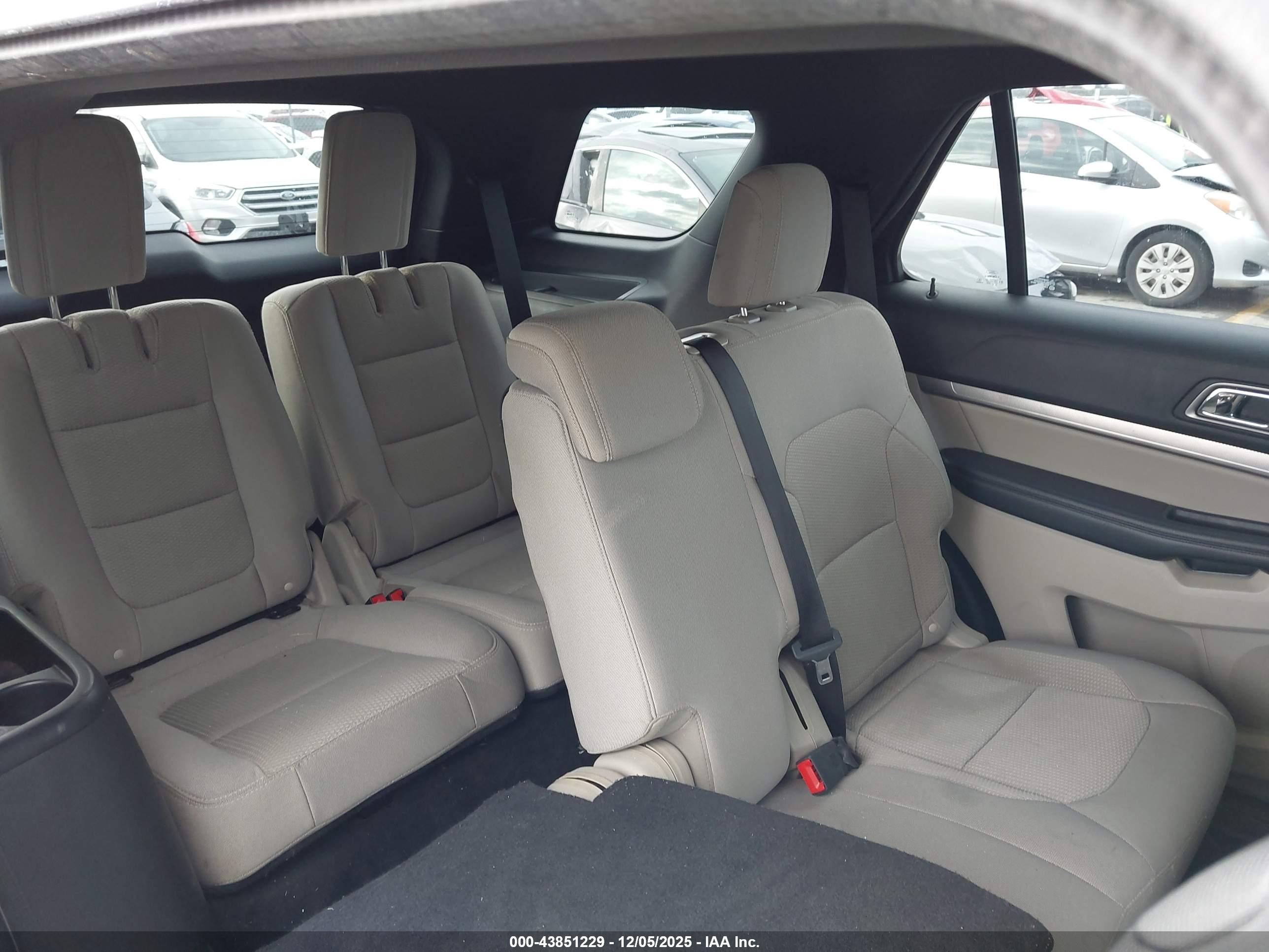 FORD EXPLORER image 8