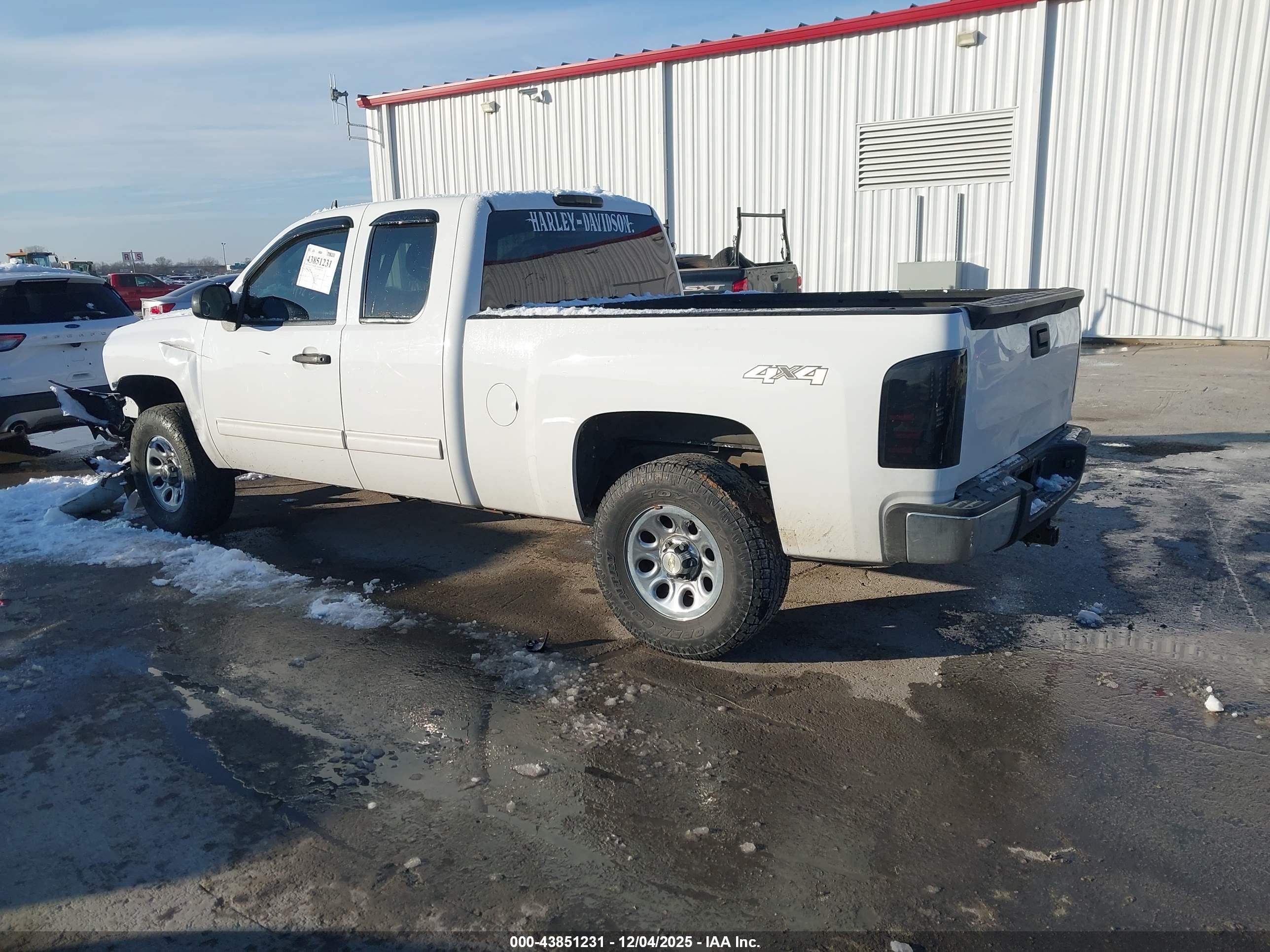 CHEVROLET SILVERADO image 3
