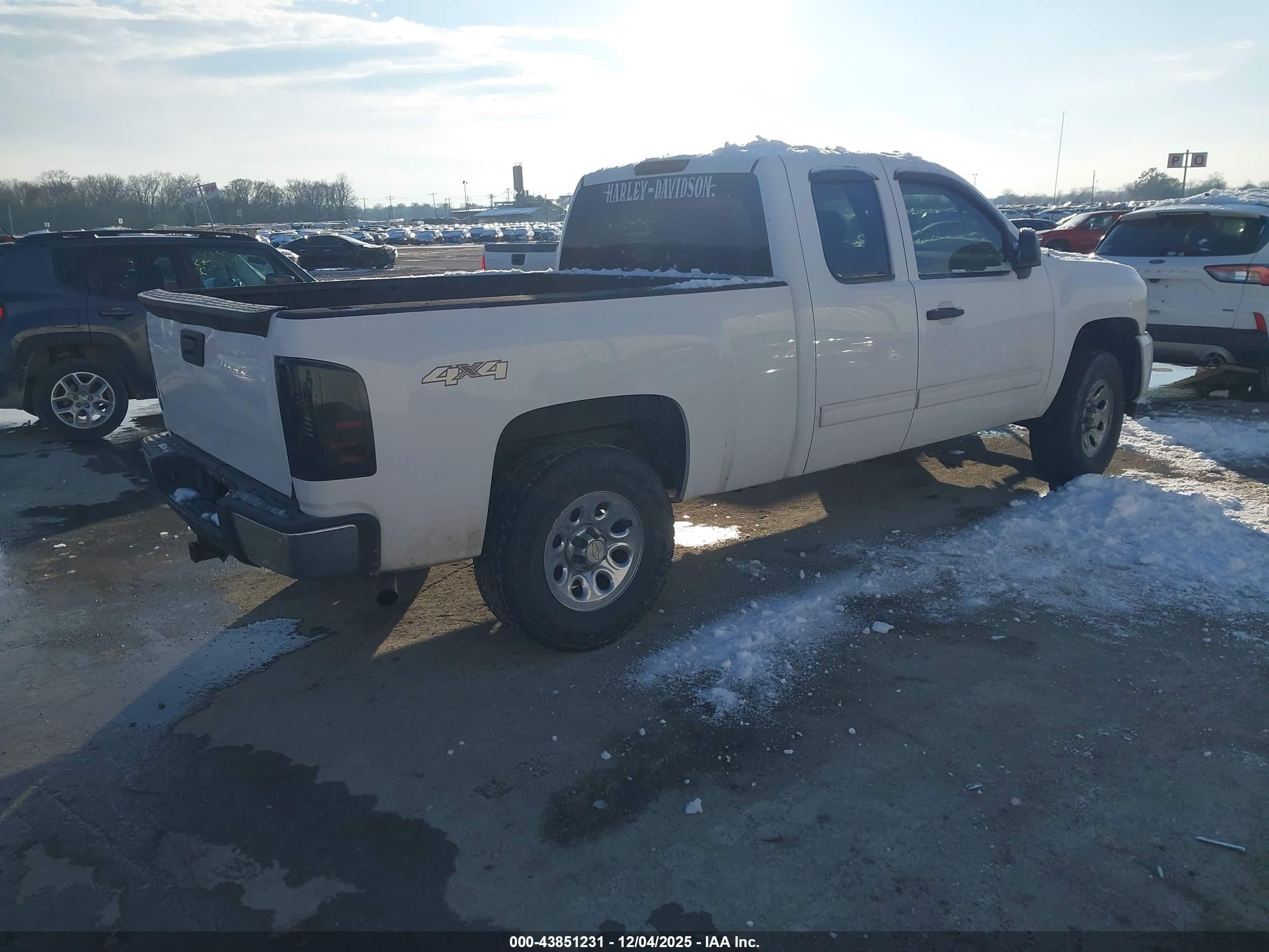 CHEVROLET SILVERADO image 4