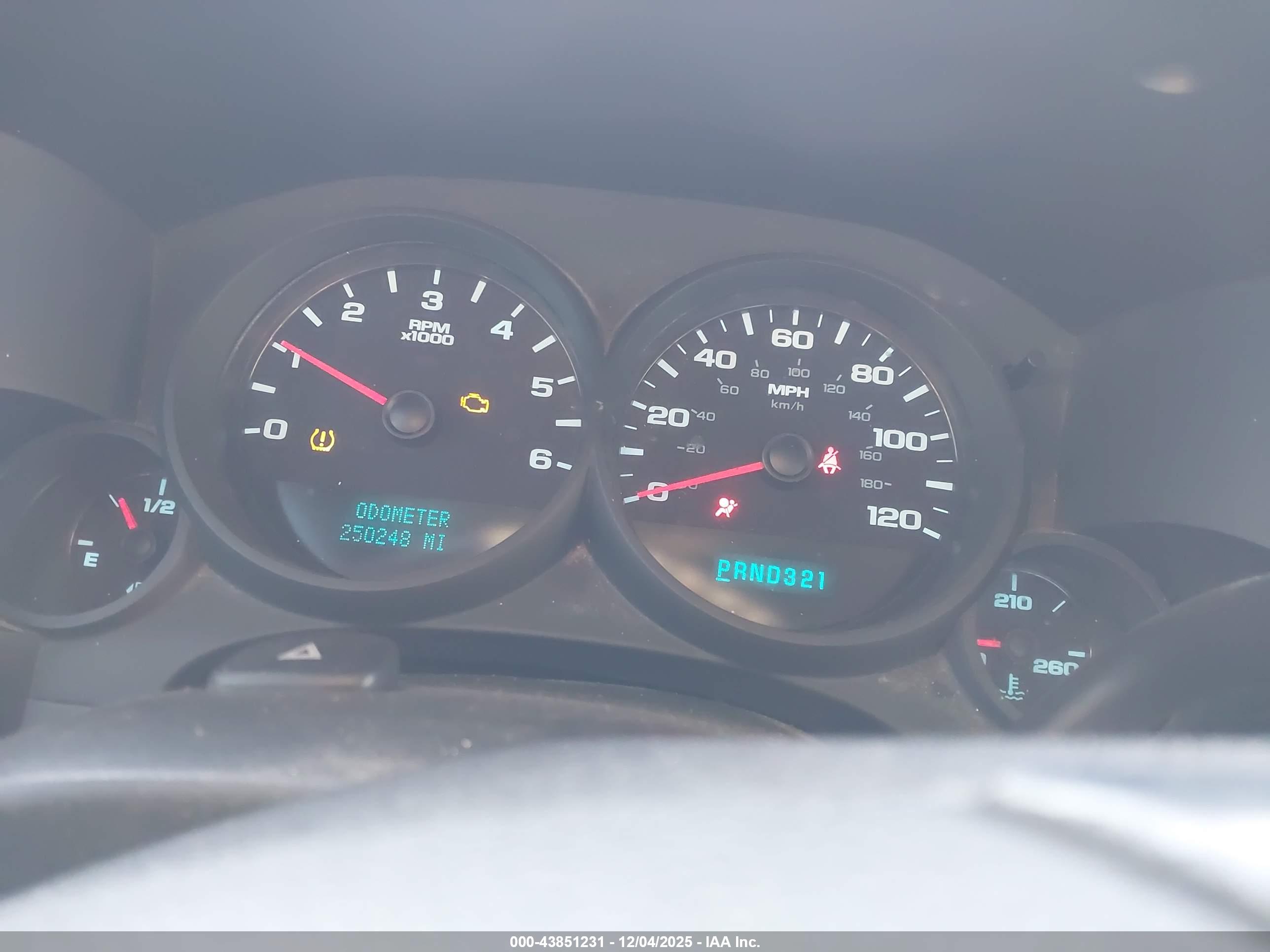 CHEVROLET SILVERADO image 7