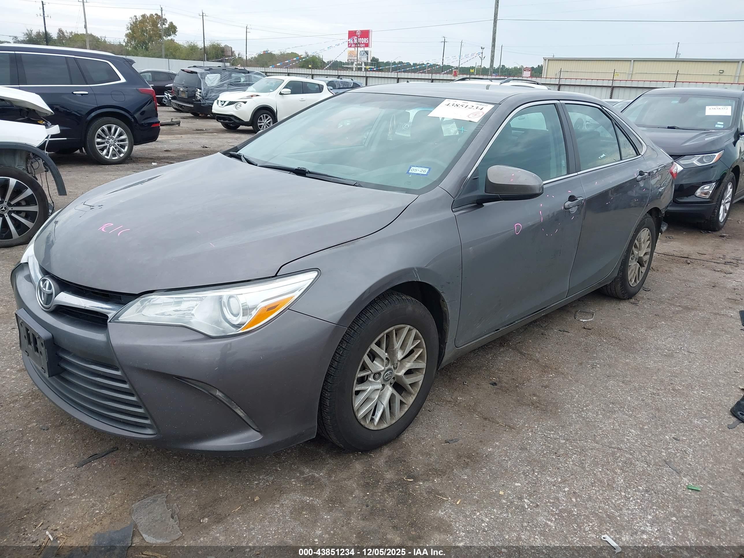 TOYOTA CAMRY image 2