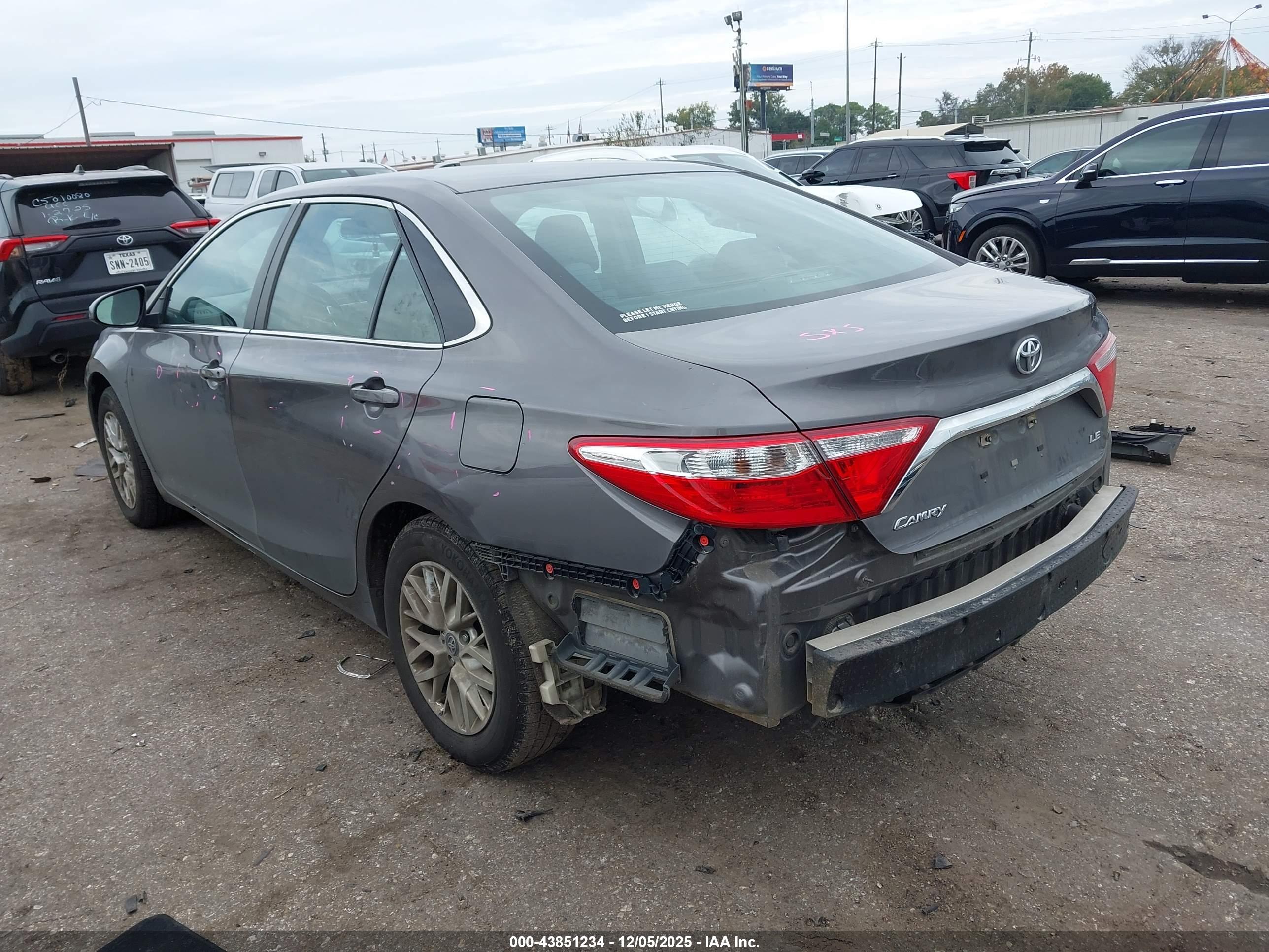TOYOTA CAMRY image 3