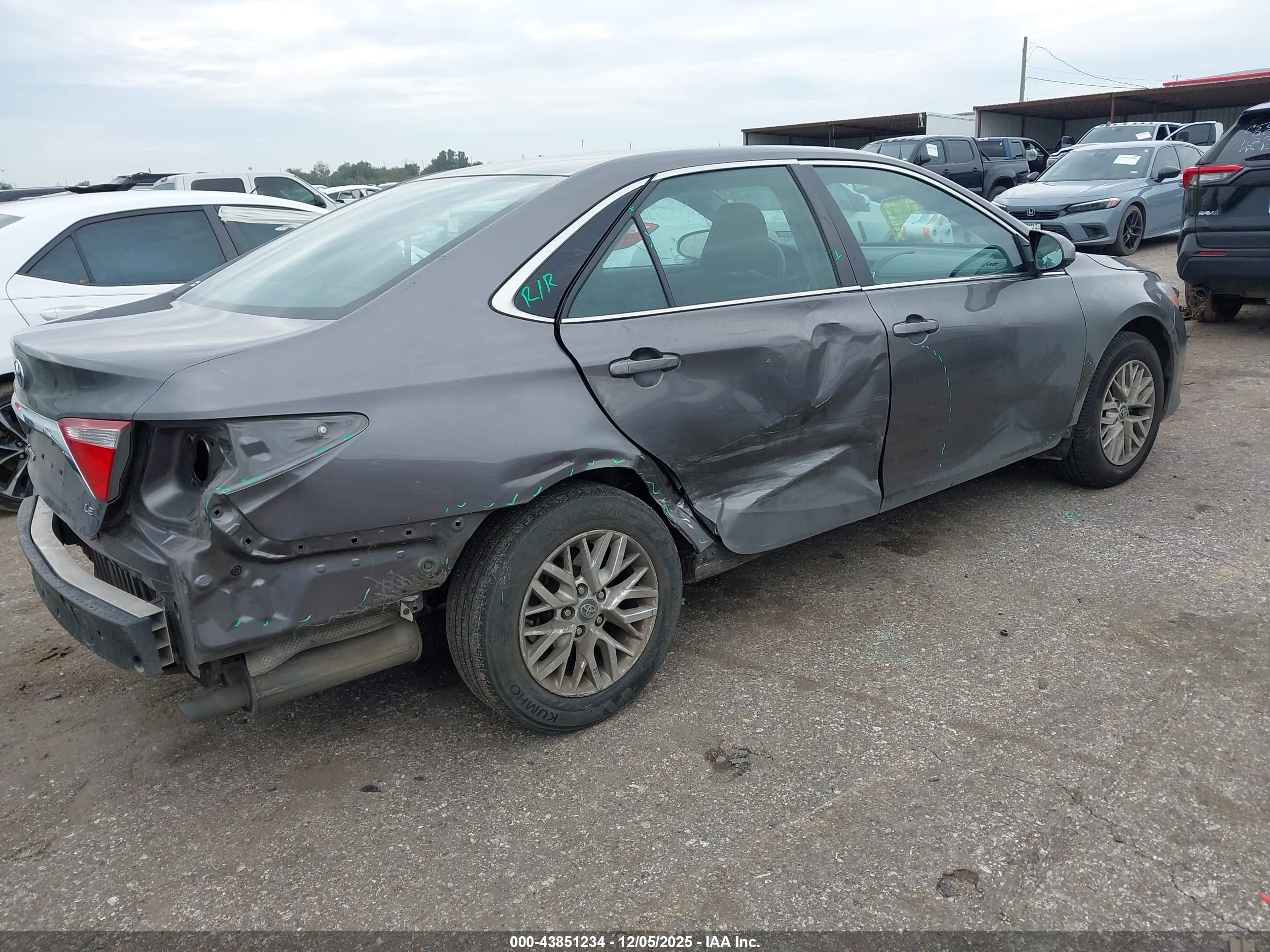 TOYOTA CAMRY image 4