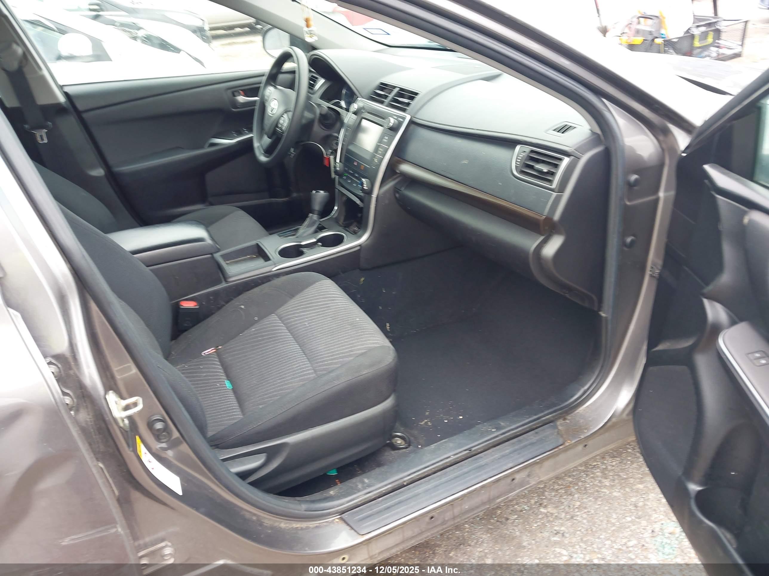 TOYOTA CAMRY image 5
