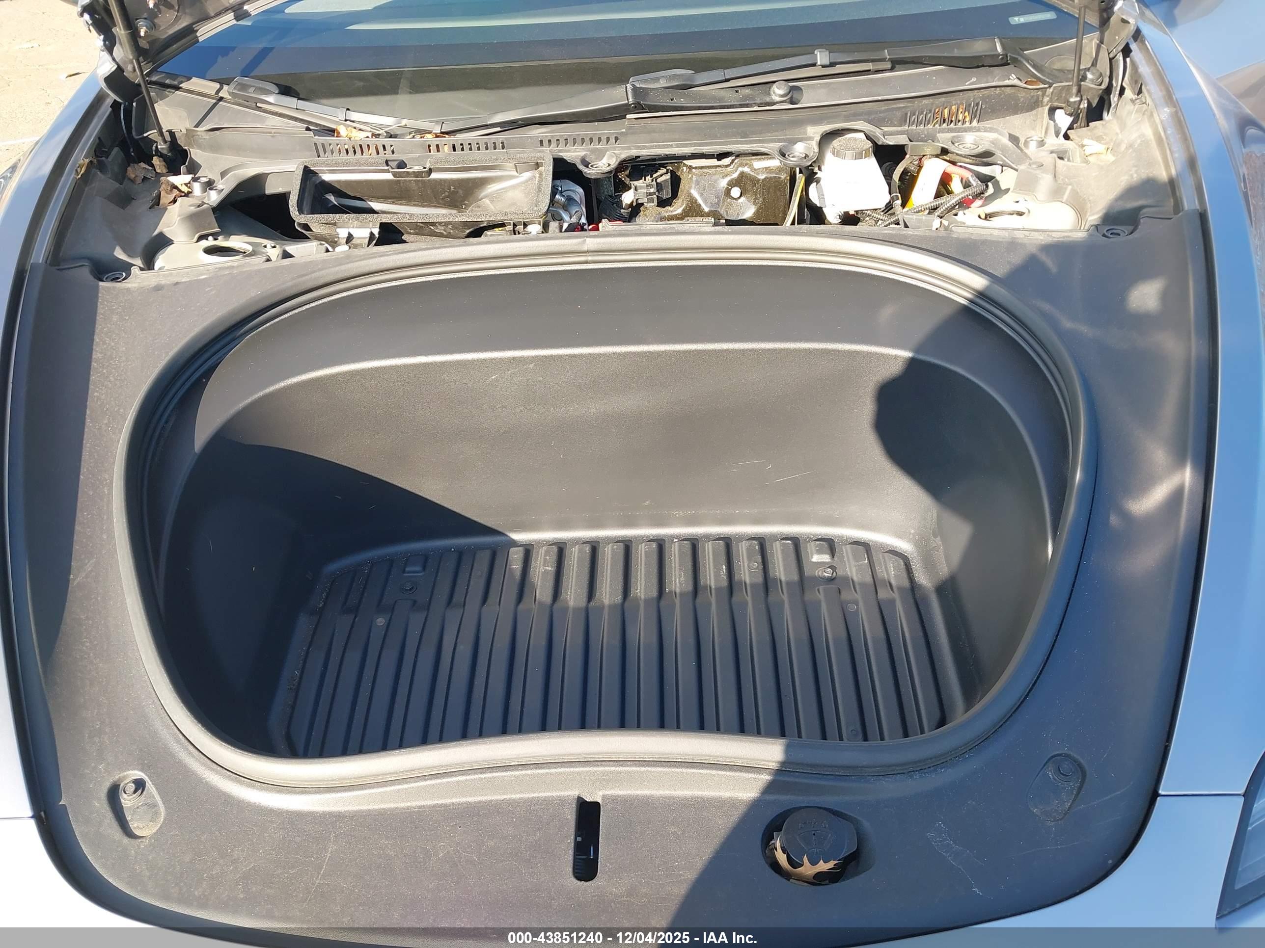 TESLA MODEL image 10