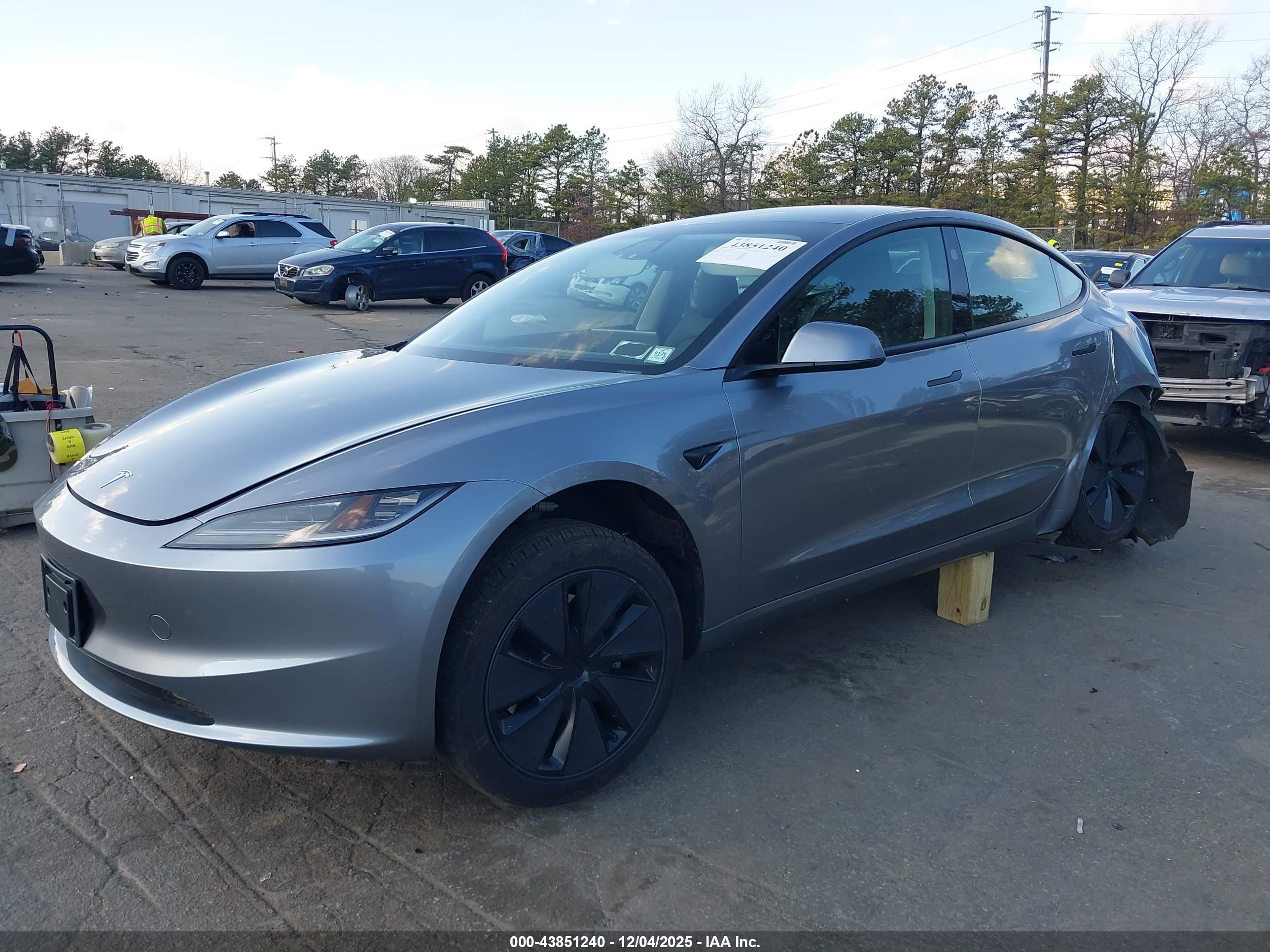 TESLA MODEL image 2