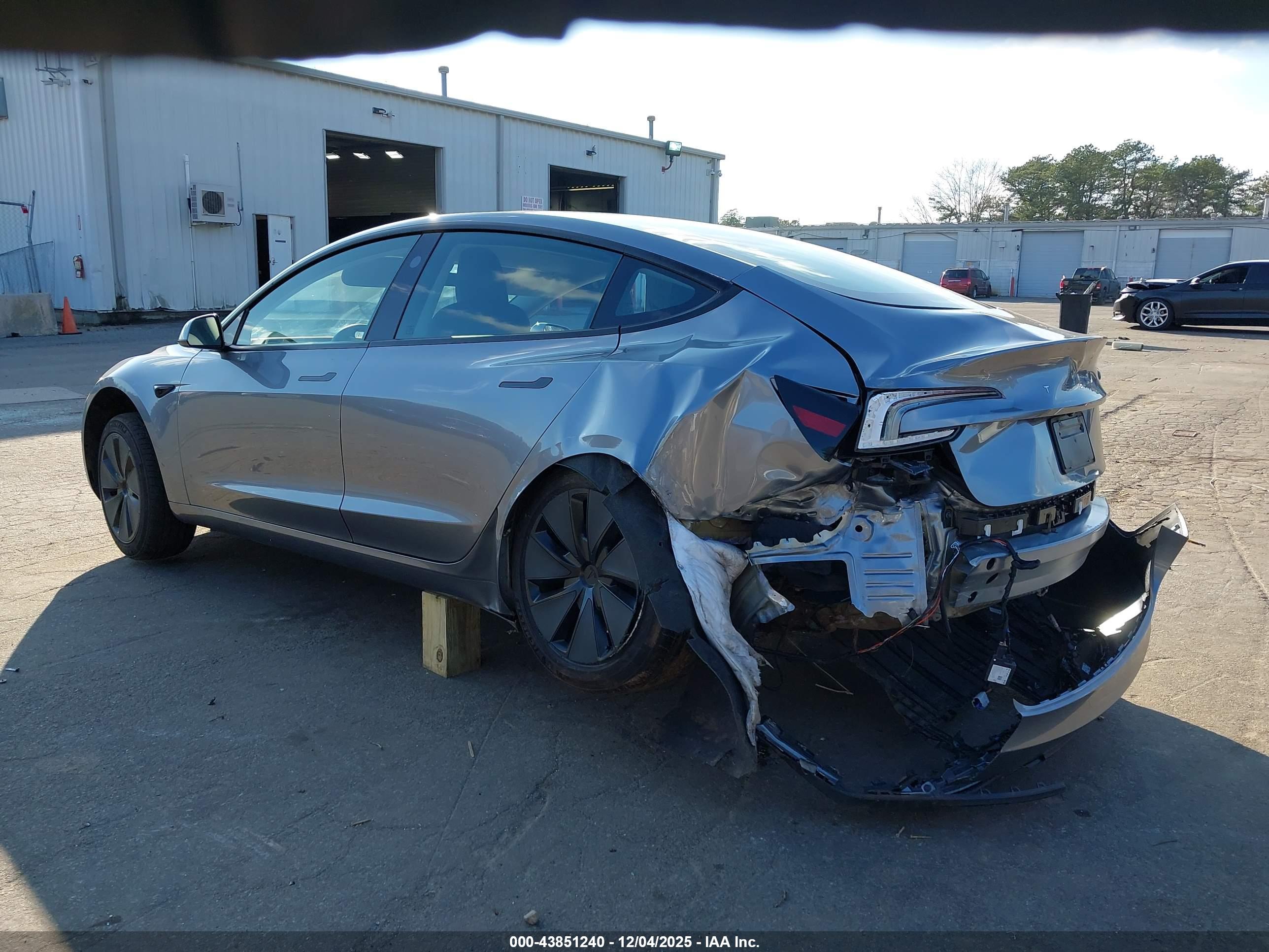 TESLA MODEL image 3