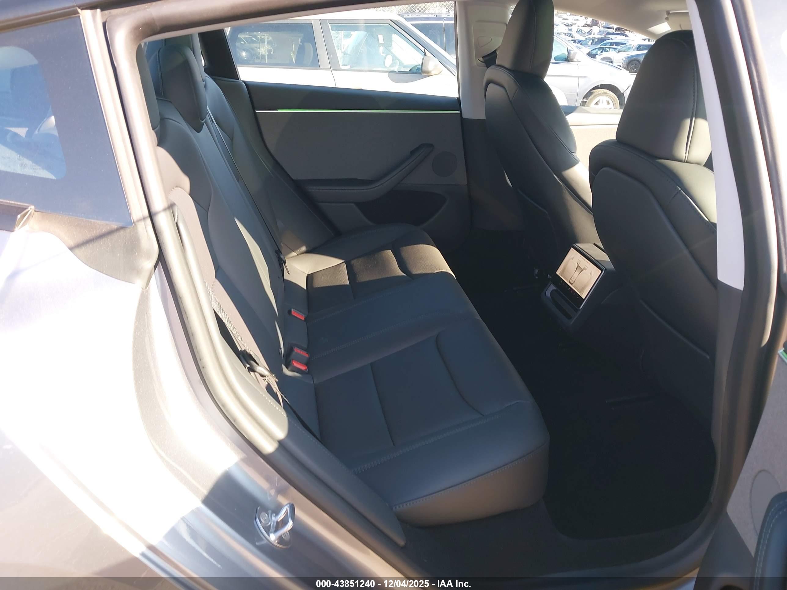 TESLA MODEL image 8