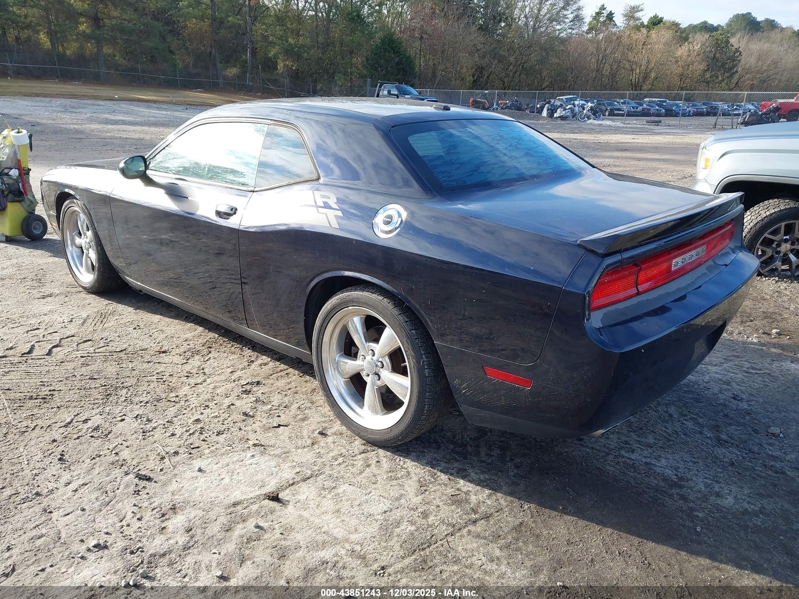 DODGE CHALLENGER image 3