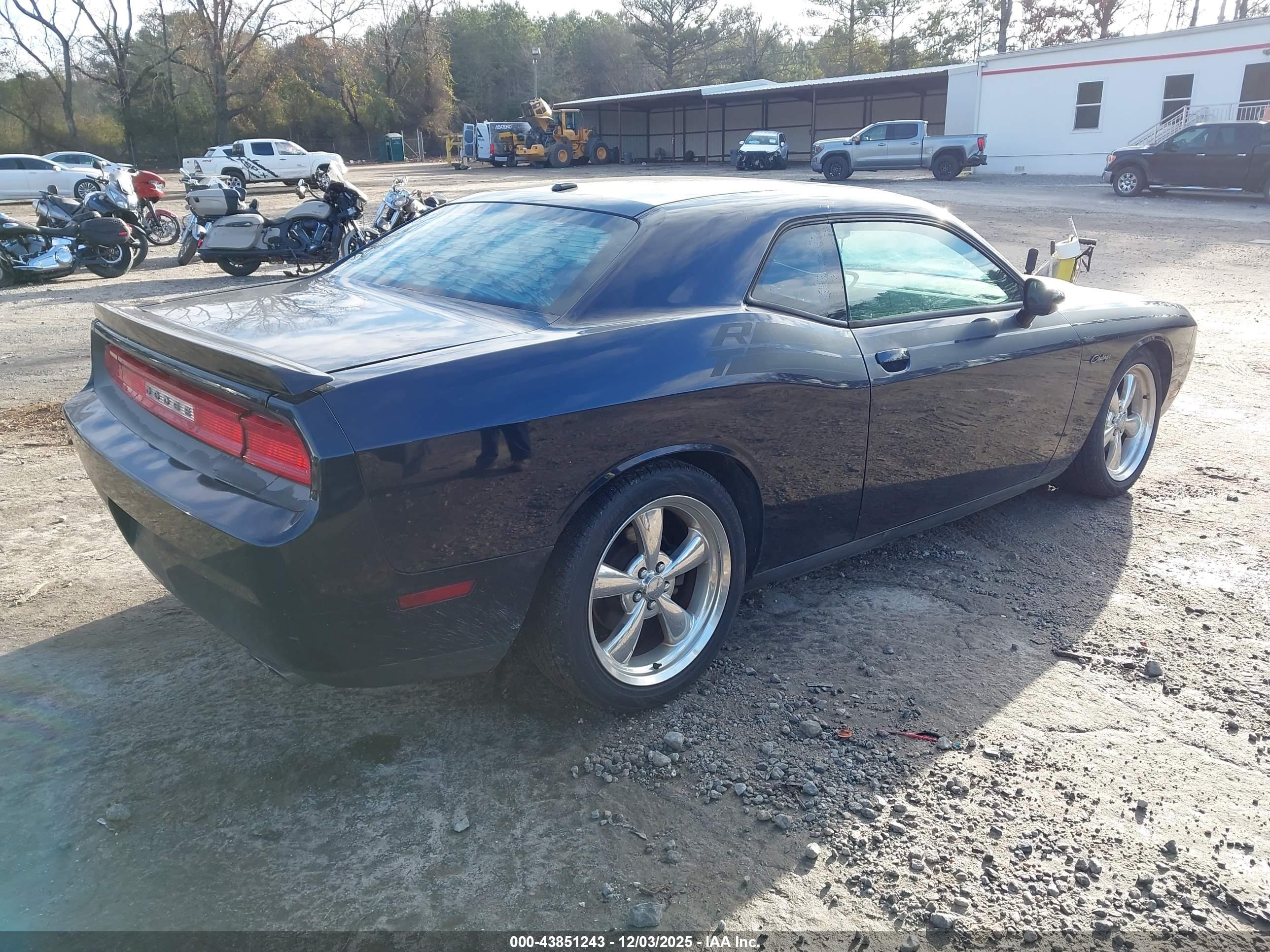 DODGE CHALLENGER image 4