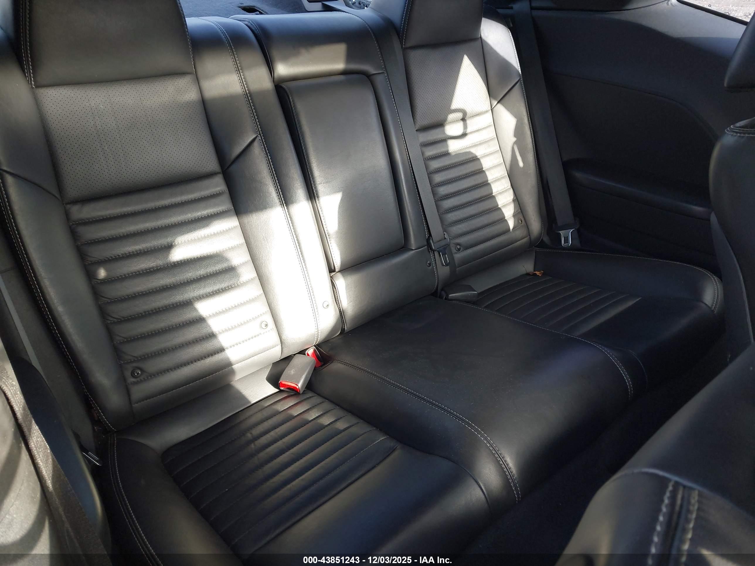 DODGE CHALLENGER image 8