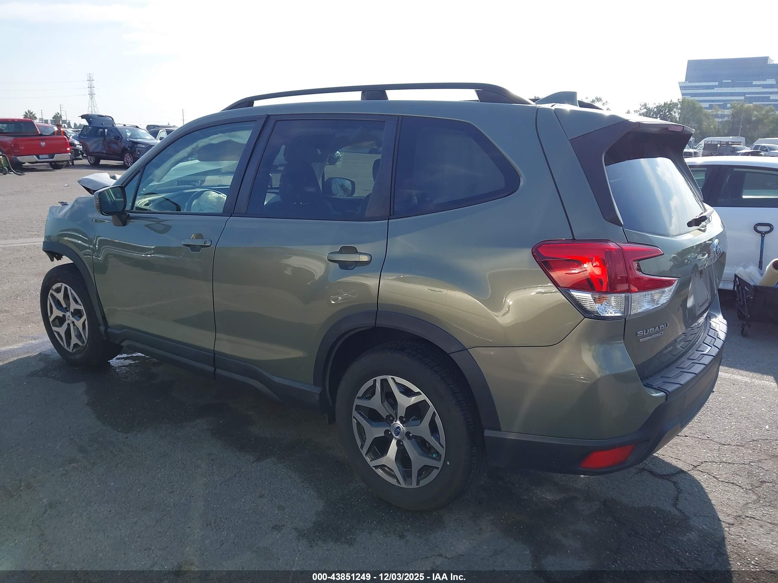 SUBARU FORESTER image 3