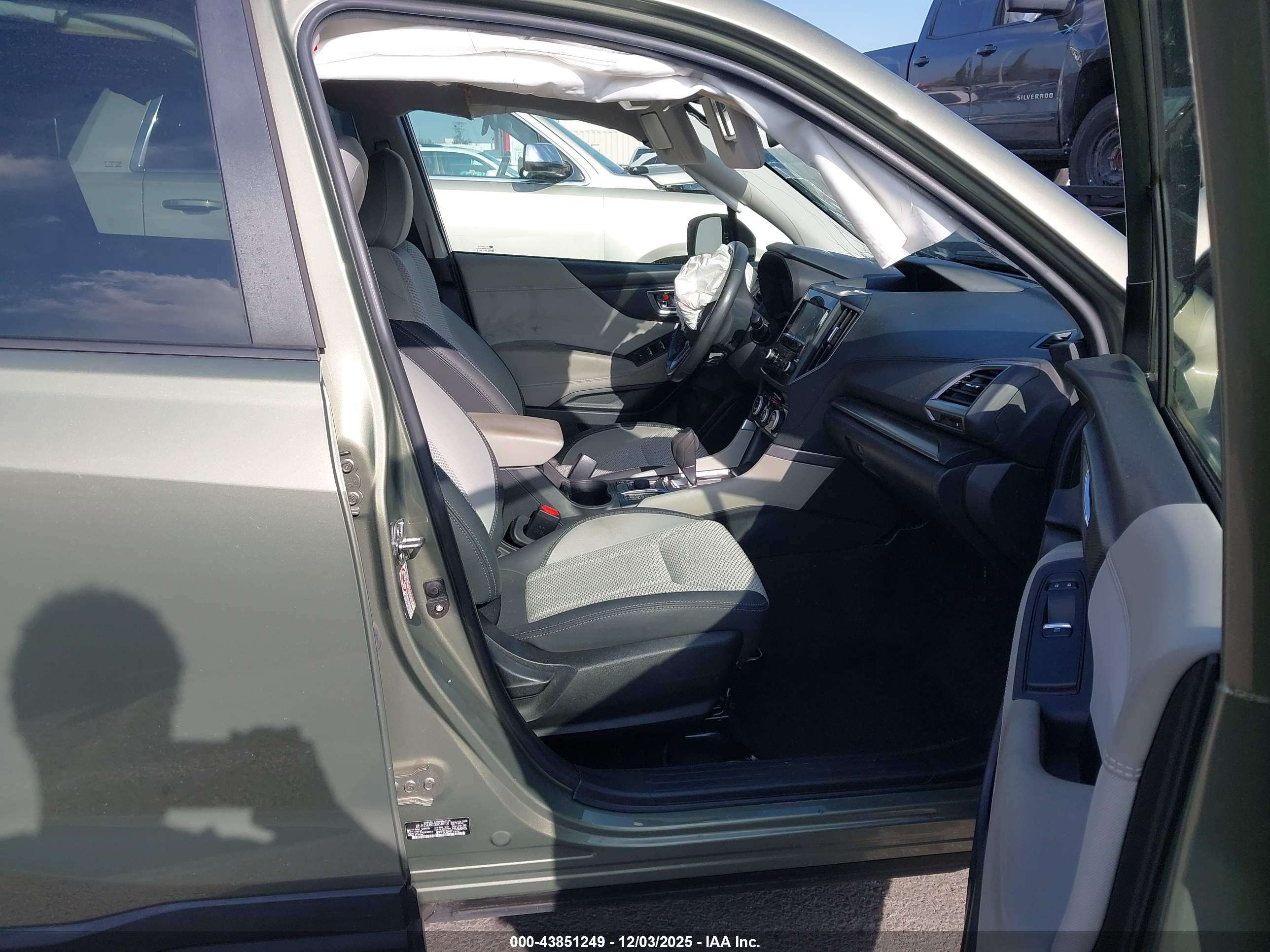 SUBARU FORESTER image 5