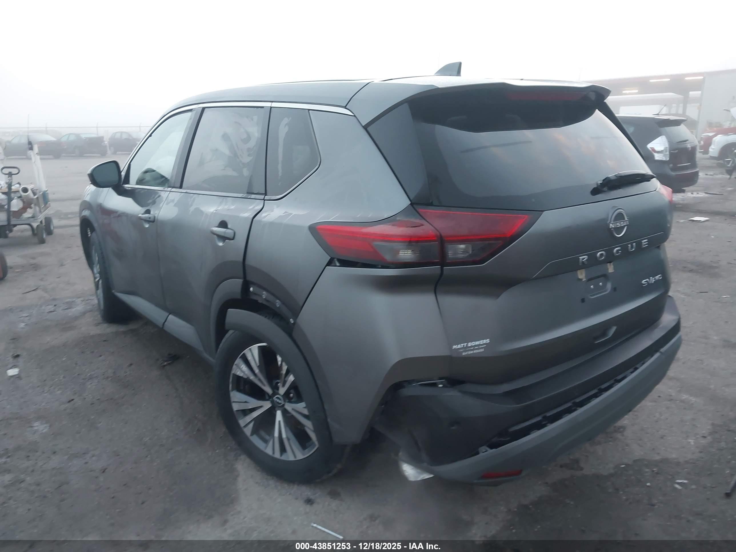 NISSAN ROGUE image 3