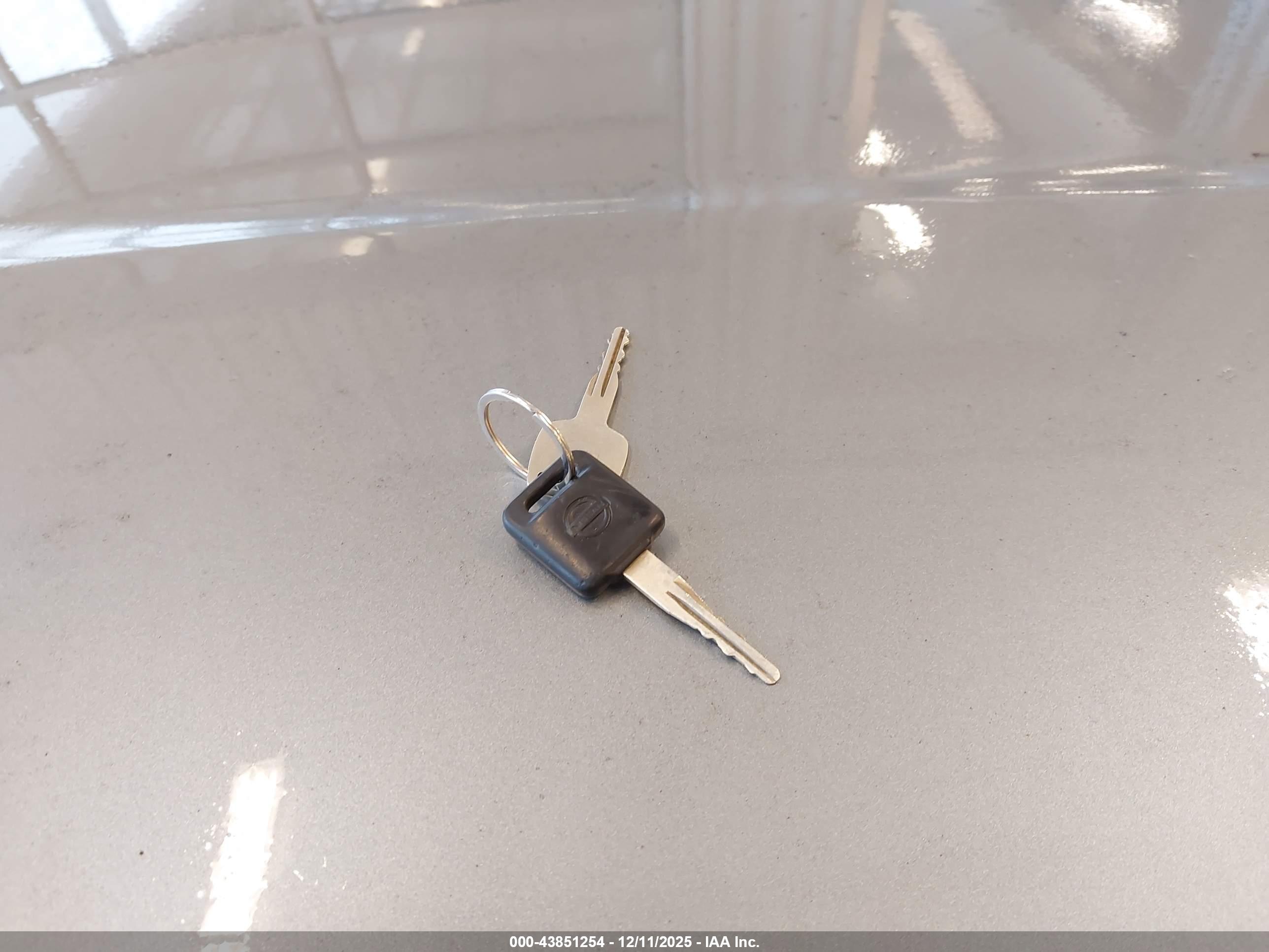 NISSAN VERSA image 11