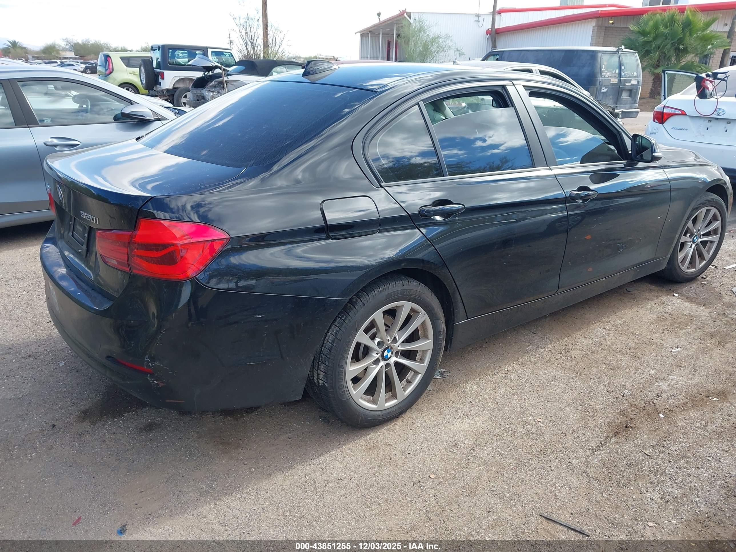 BMW 320I image 4
