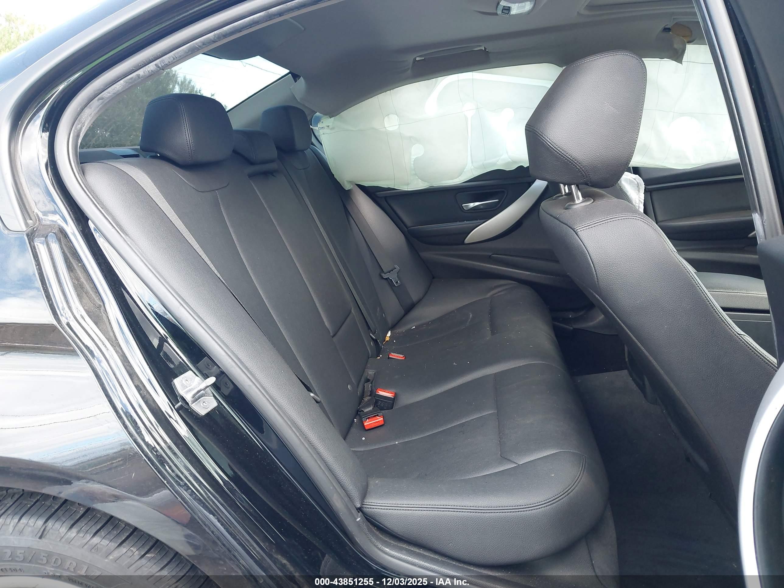 BMW 320I image 8