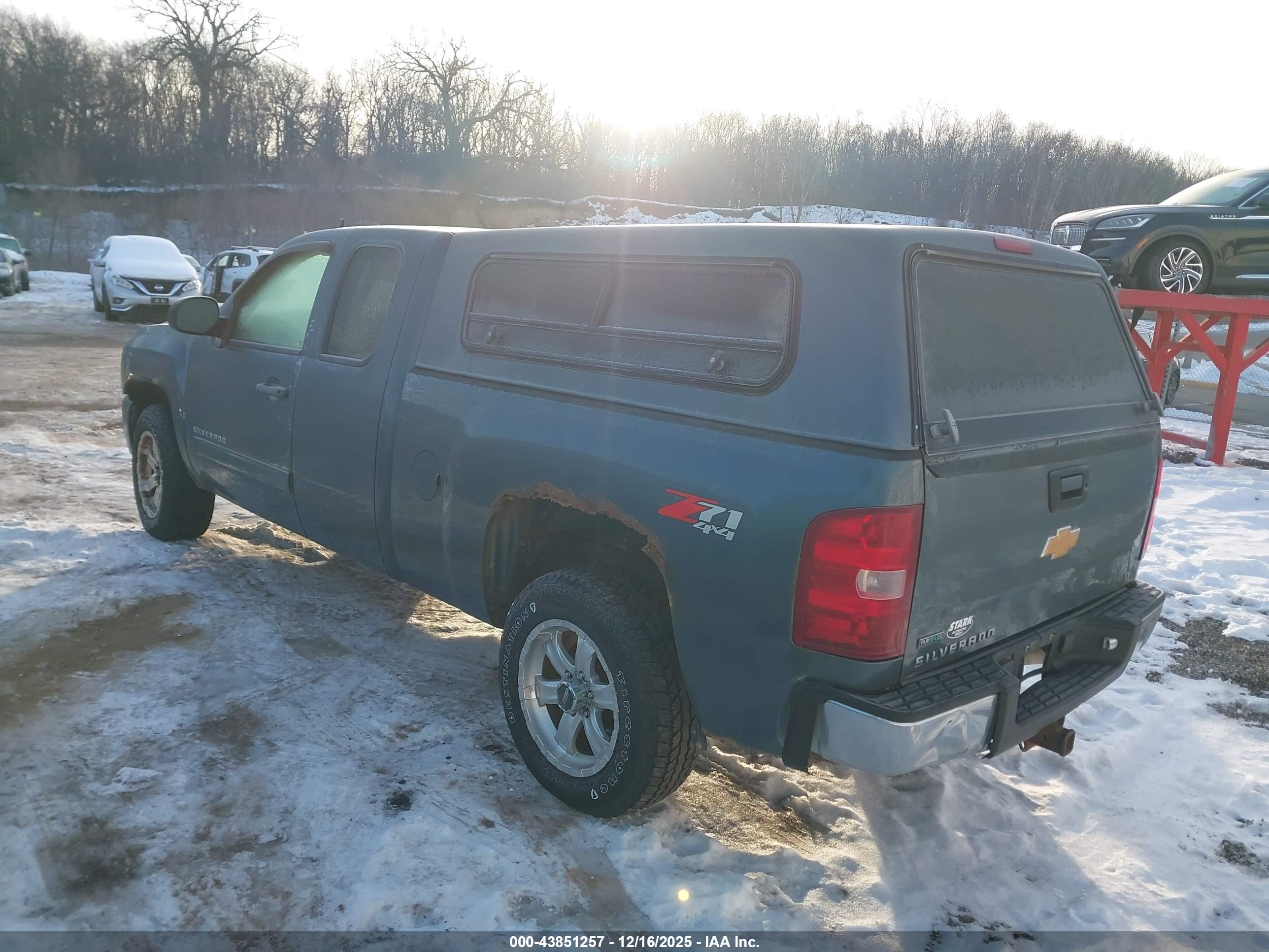 CHEVROLET SILVERADO image 3