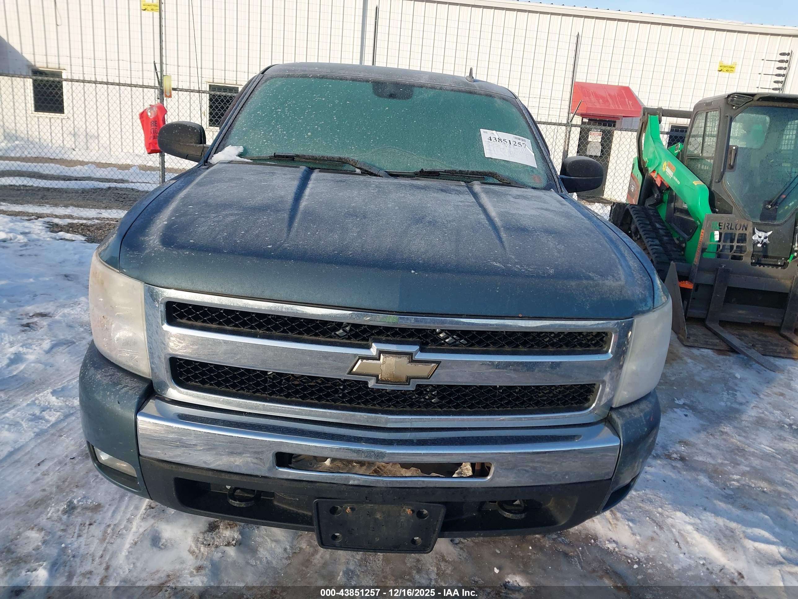 CHEVROLET SILVERADO image 6