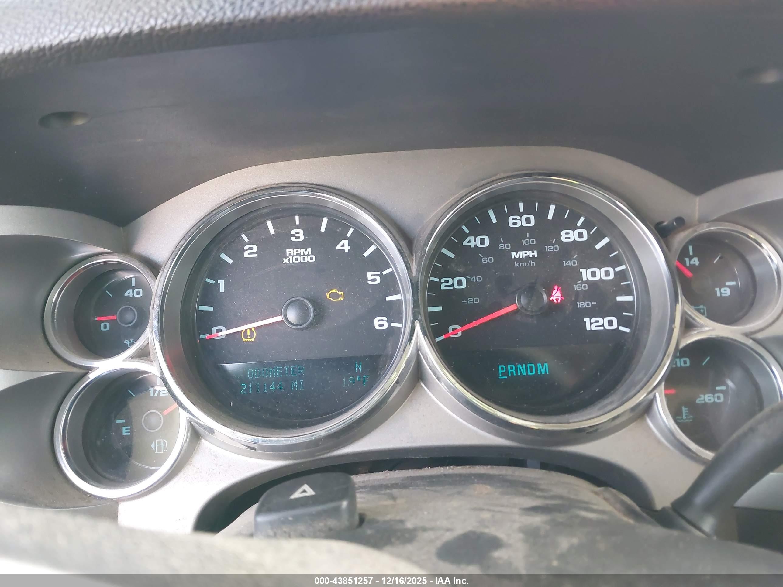 CHEVROLET SILVERADO image 7