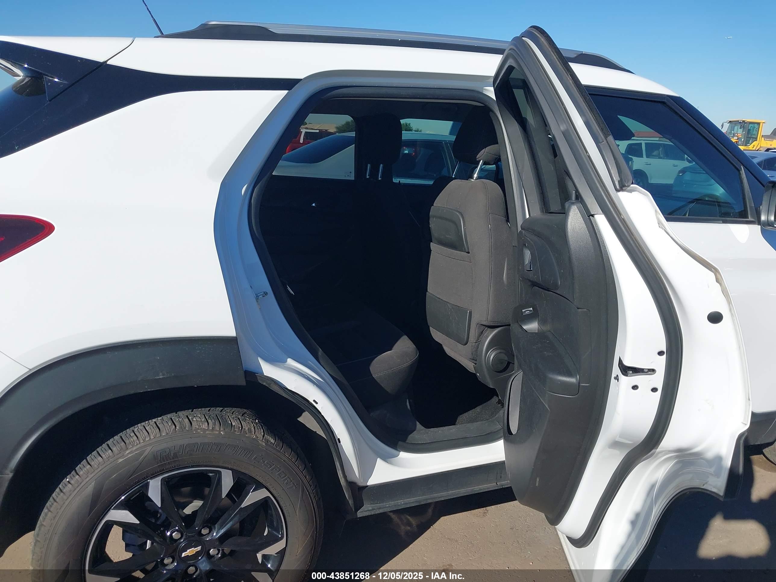 CHEVROLET TRAILBLAZER image 8