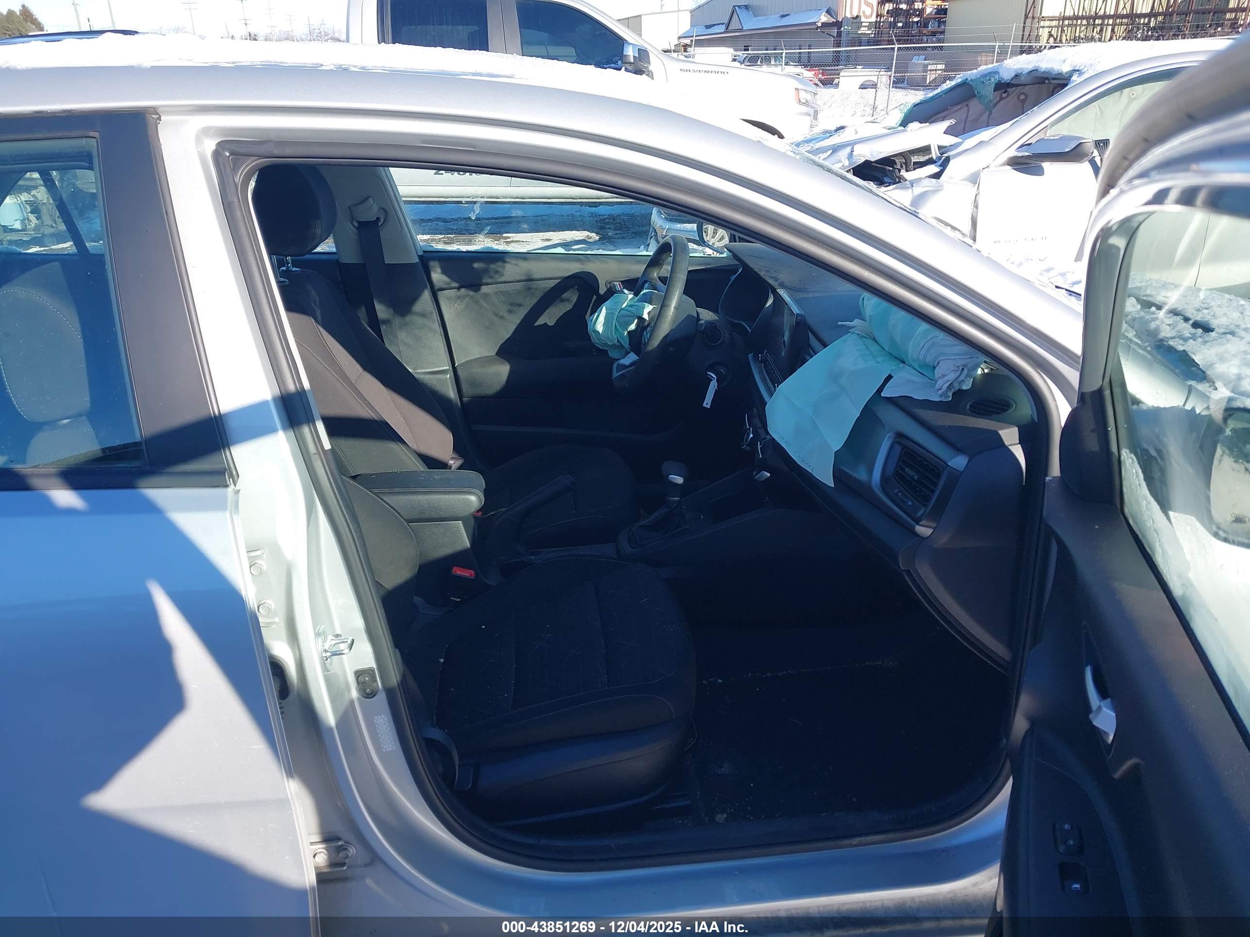 KIA RIO image 5