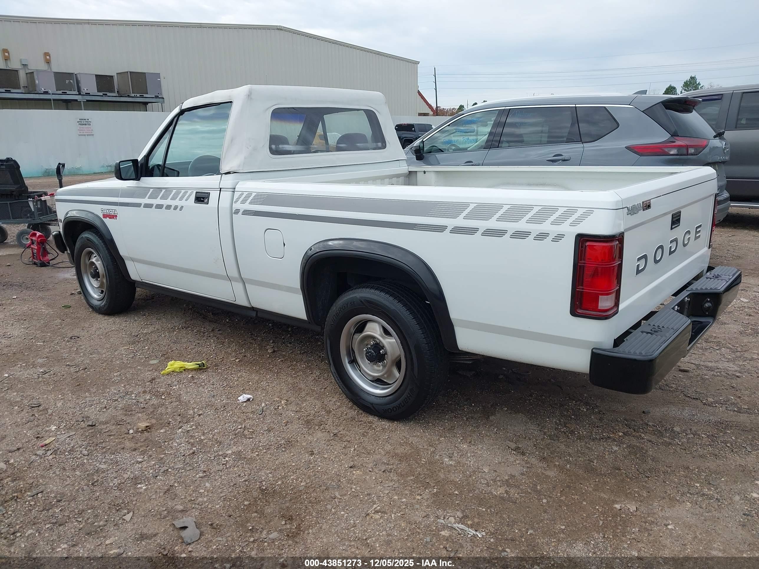DODGE DAKOTA image 3