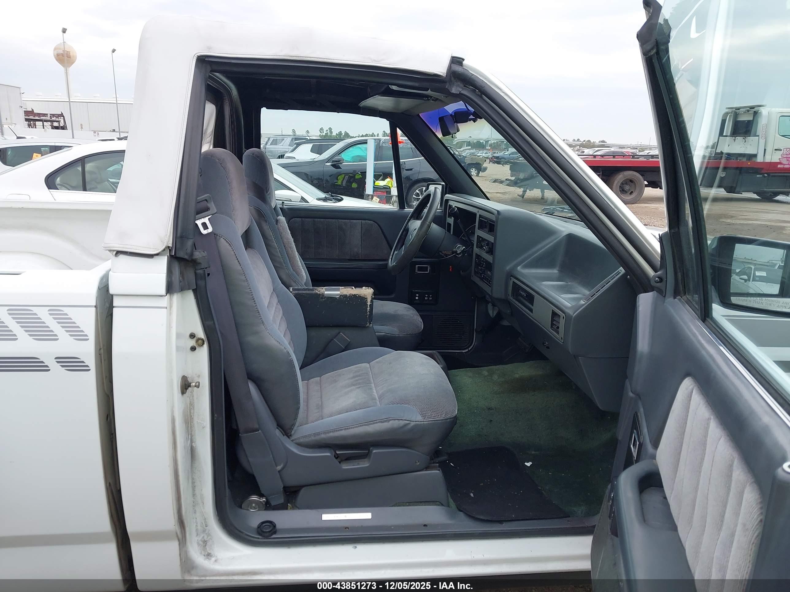 DODGE DAKOTA image 5
