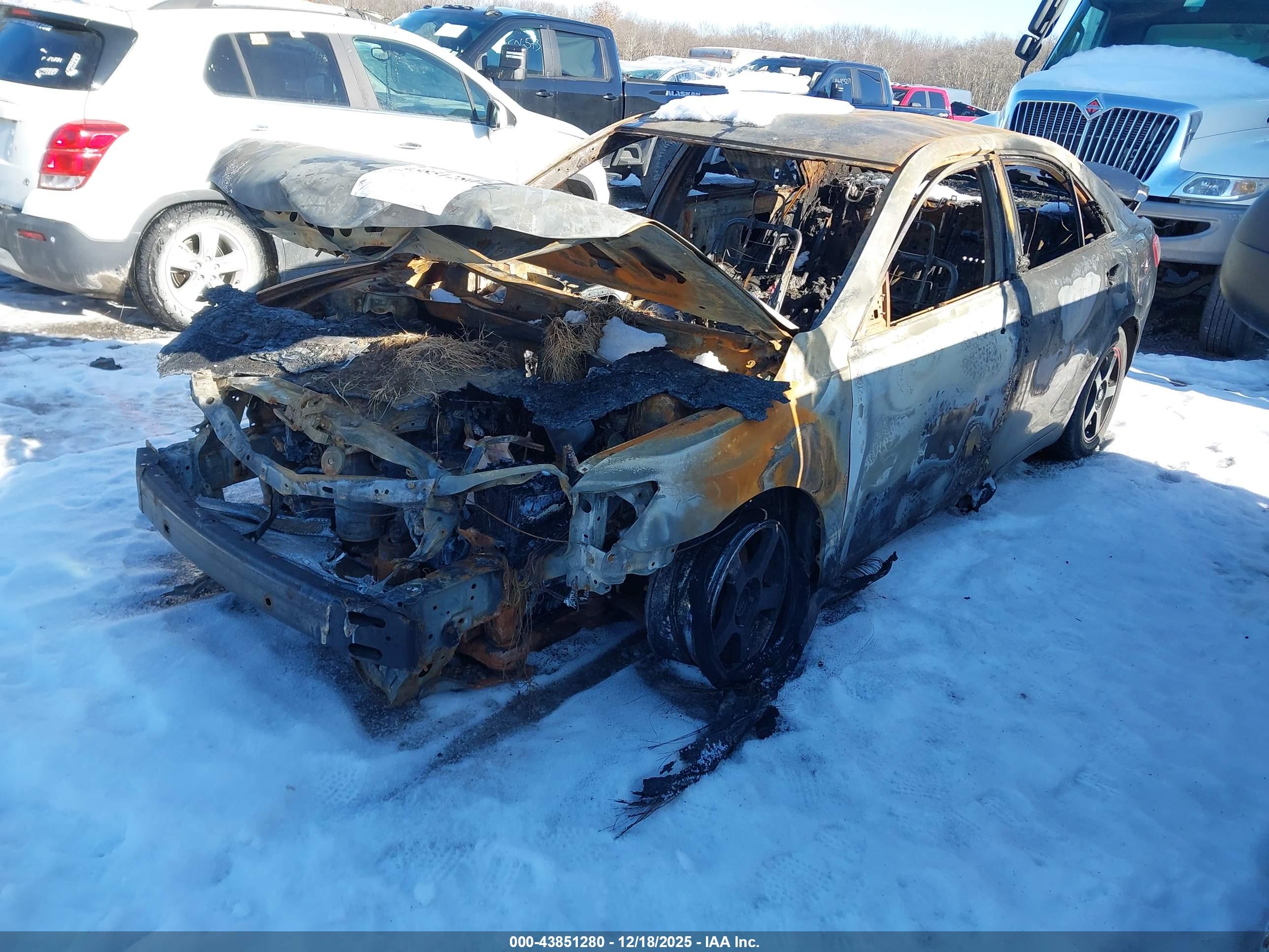 TOYOTA CAMRY image 2