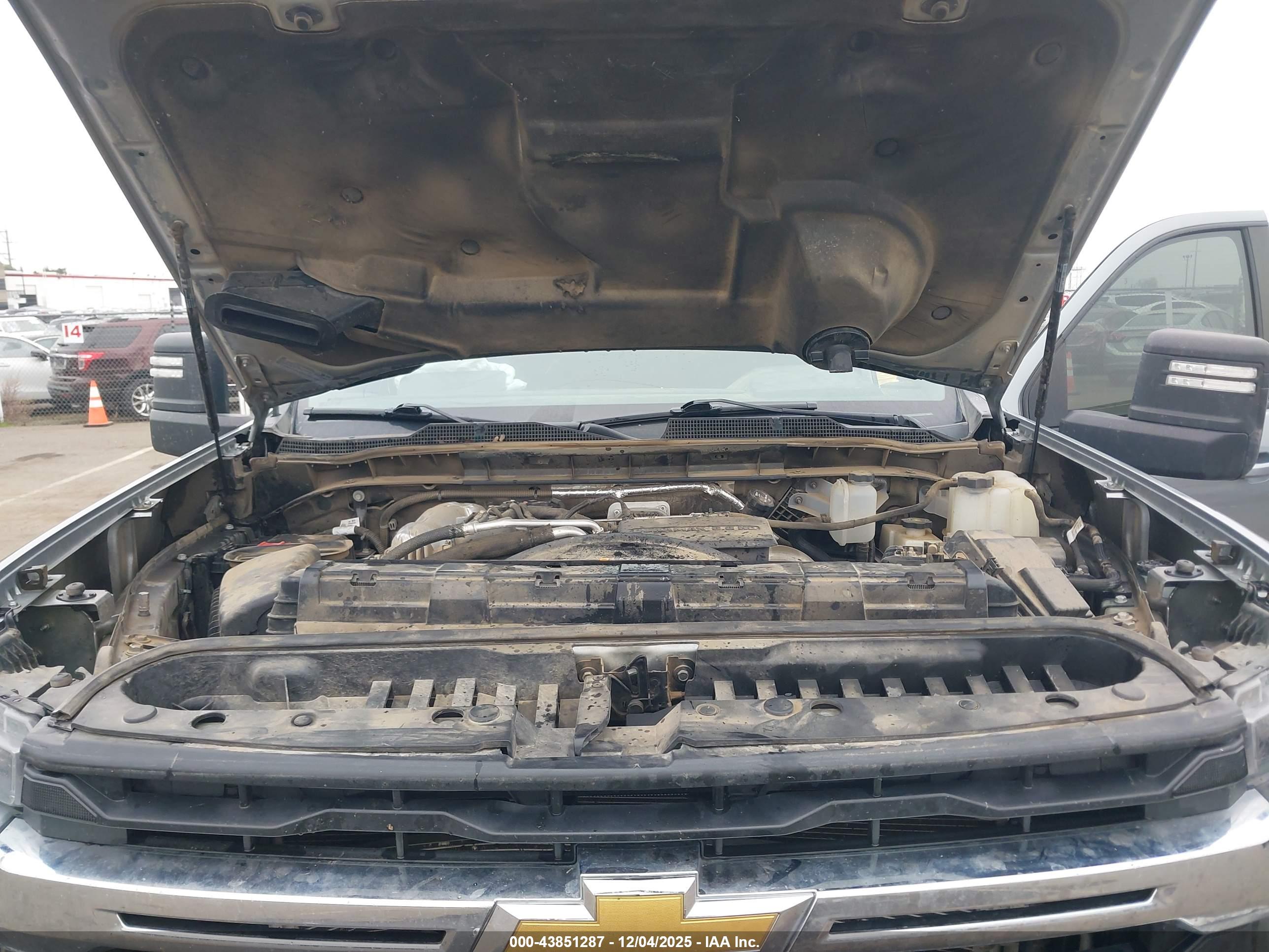 CHEVROLET SILVERADO image 10