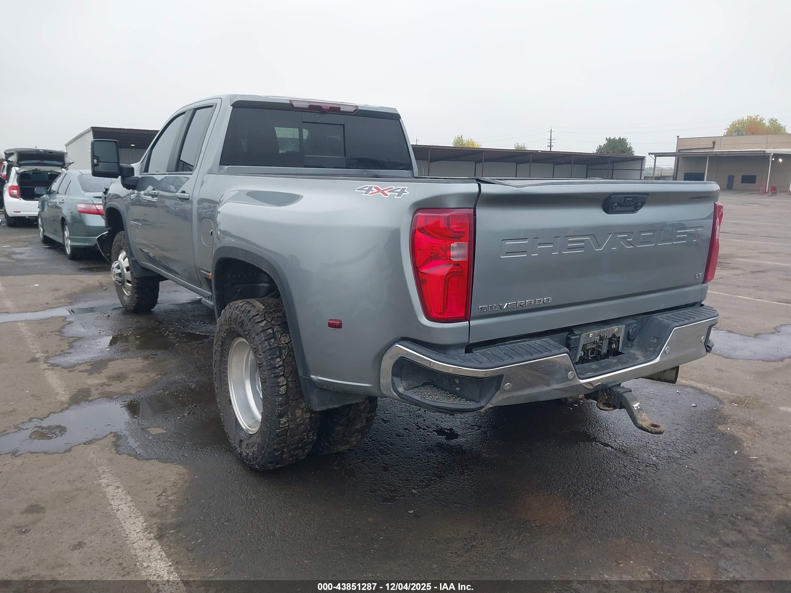 CHEVROLET SILVERADO image 3