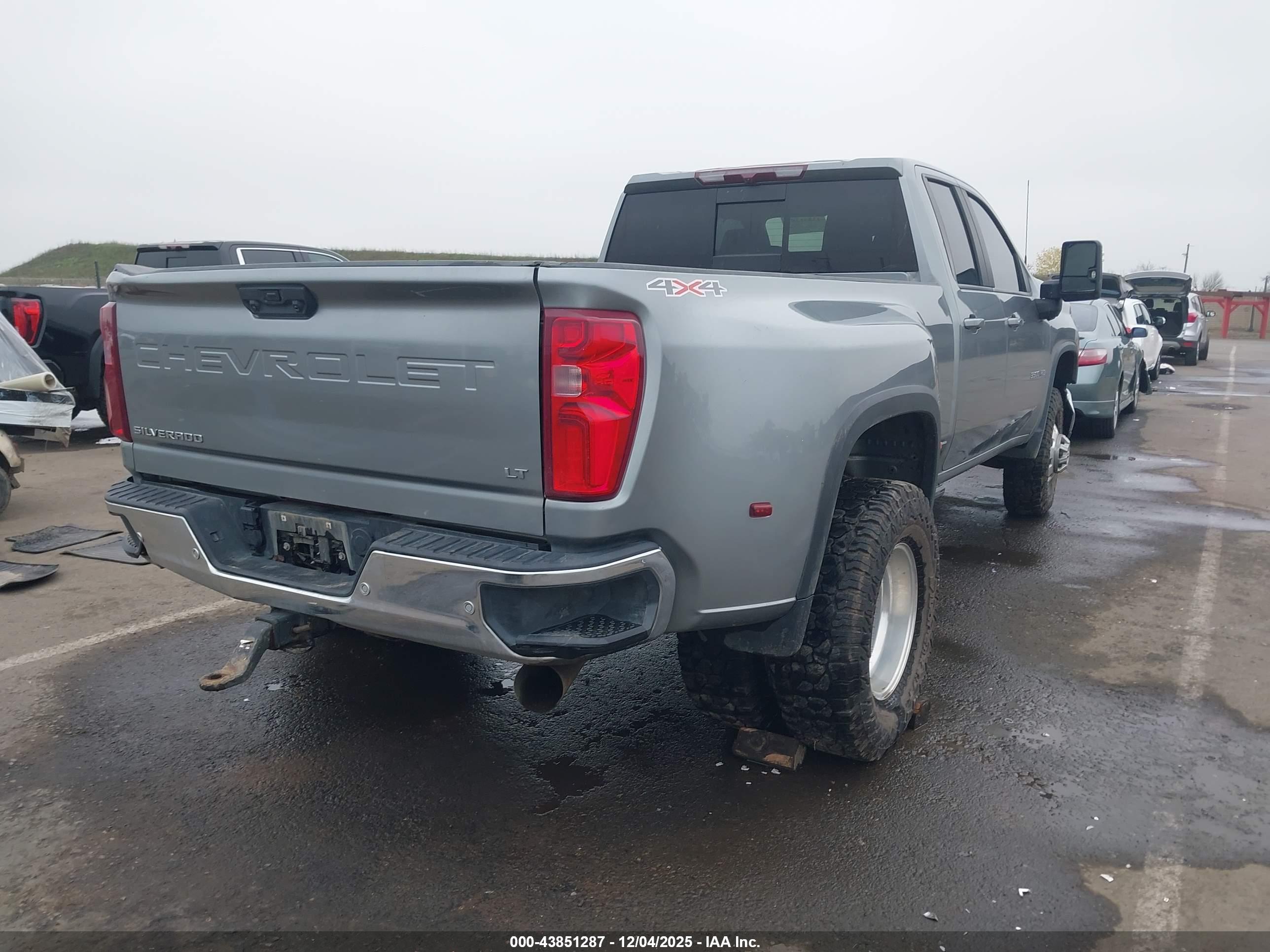 CHEVROLET SILVERADO image 4