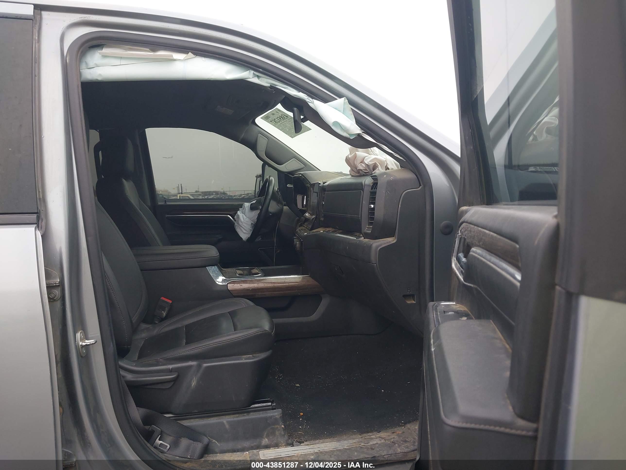 CHEVROLET SILVERADO image 5